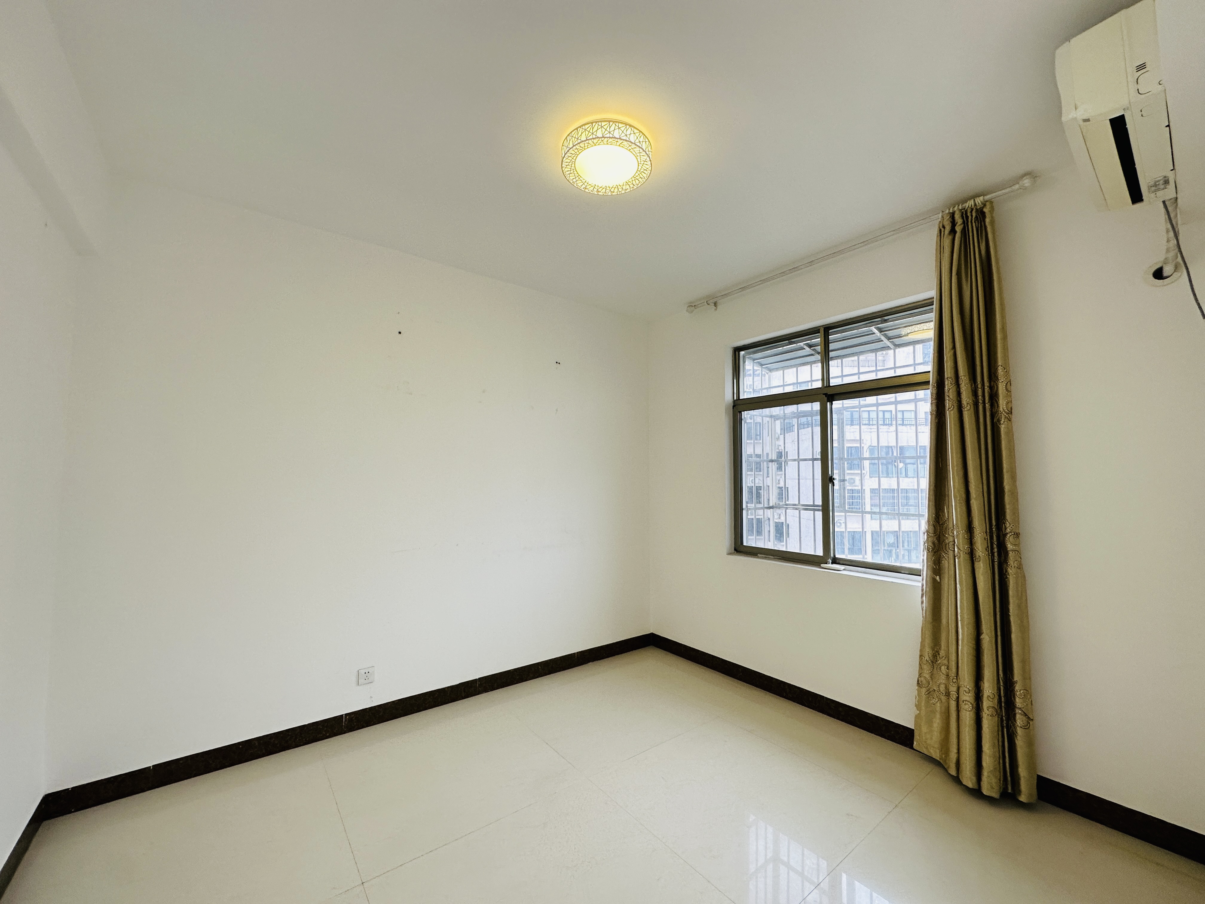 晋联大厦 2室2厅1卫 95.0万 晋联大厦 2室2厅1卫 95.0万卧室