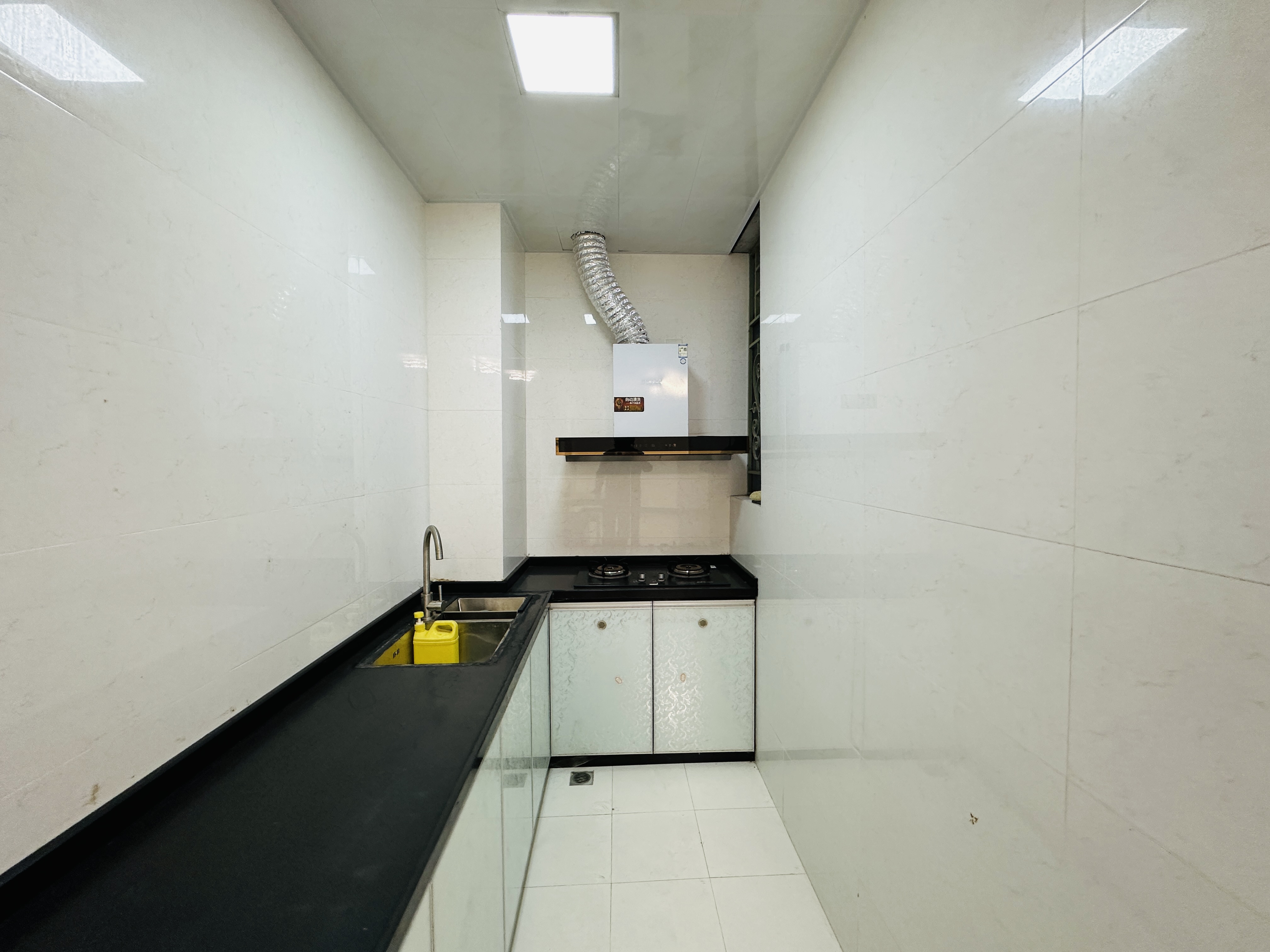 晋联大厦 2室2厅1卫 95.0万 晋联大厦 2室2厅1卫 95.0万厨房