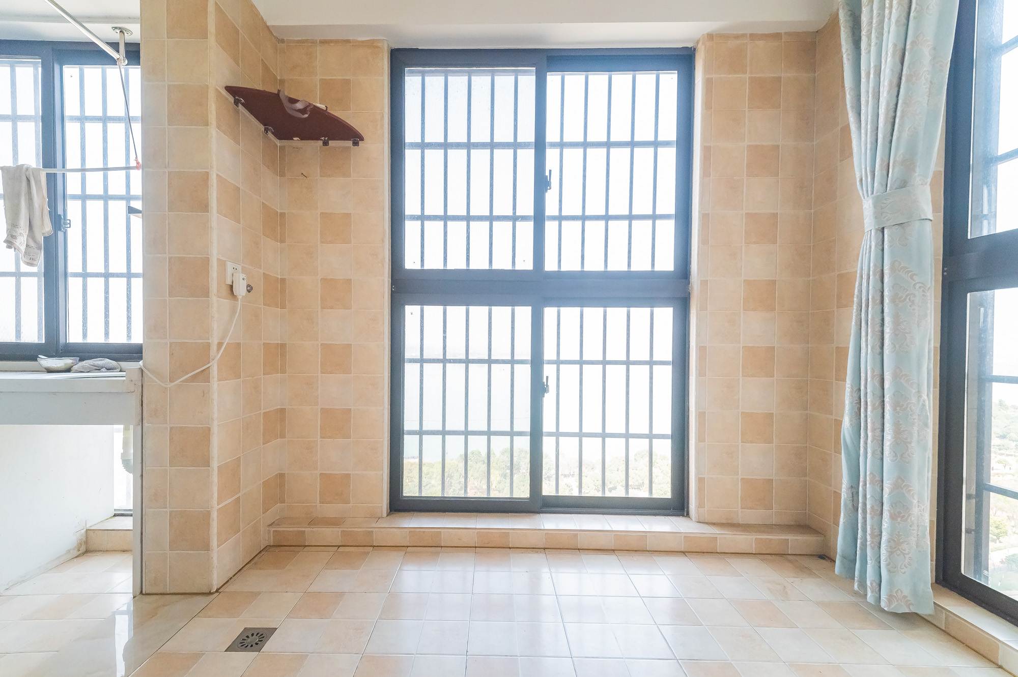 国泰九龙湾 3室2厅2卫 124.0万 国泰九龙湾 3室2厅2卫 124.0万阳台