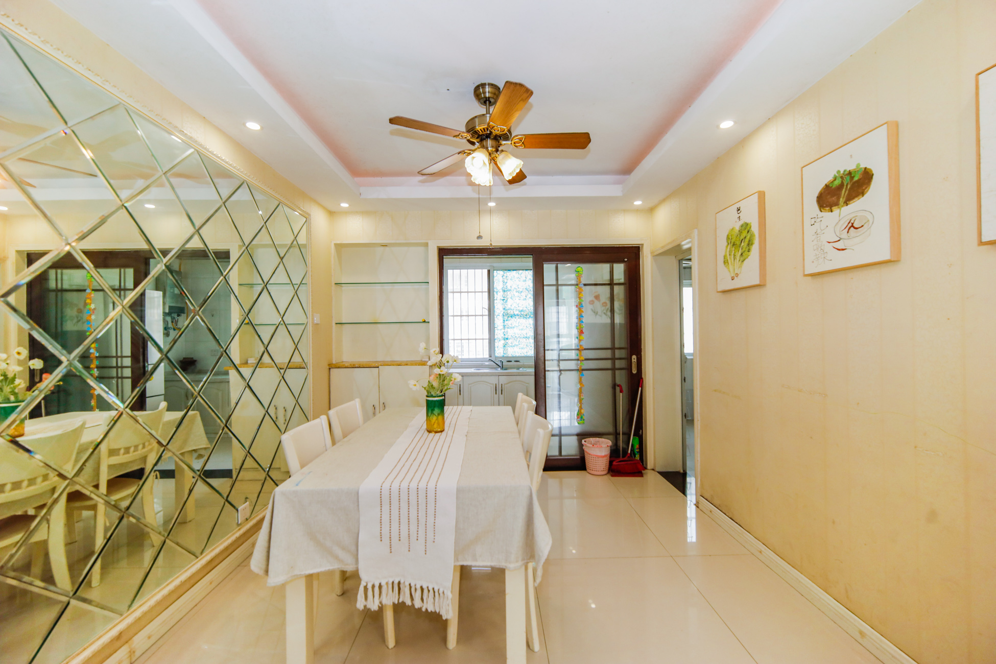 东方名都百草园  3室2厅1卫    92.0万 东方名都百草园  3室2厅1卫    92.0万客厅