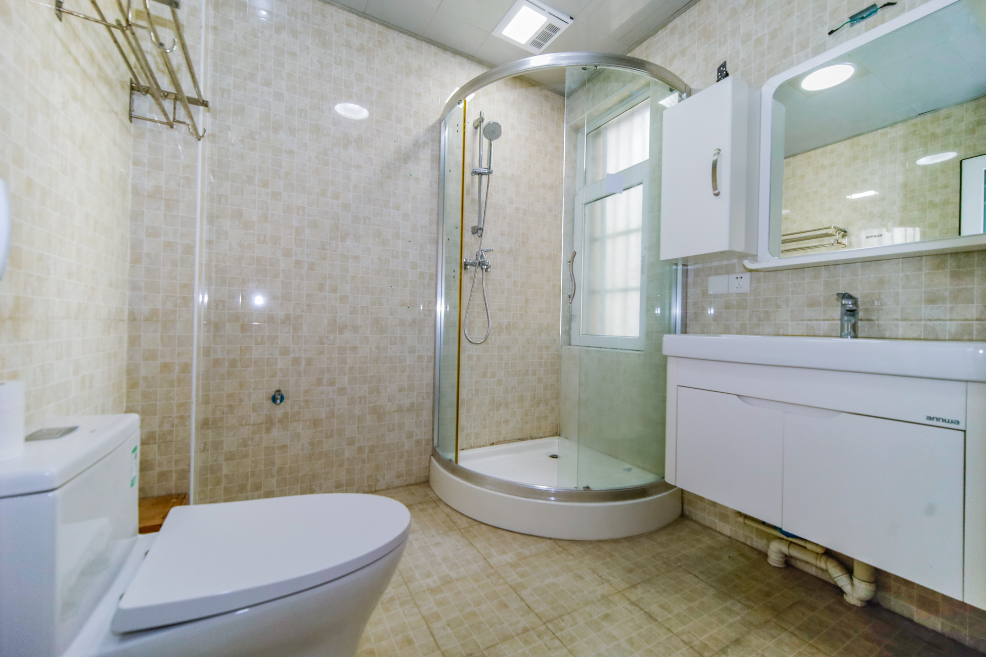 东方名都百草园  3室2厅1卫    92.0万 东方名都百草园  3室2厅1卫    92.0万卫生间