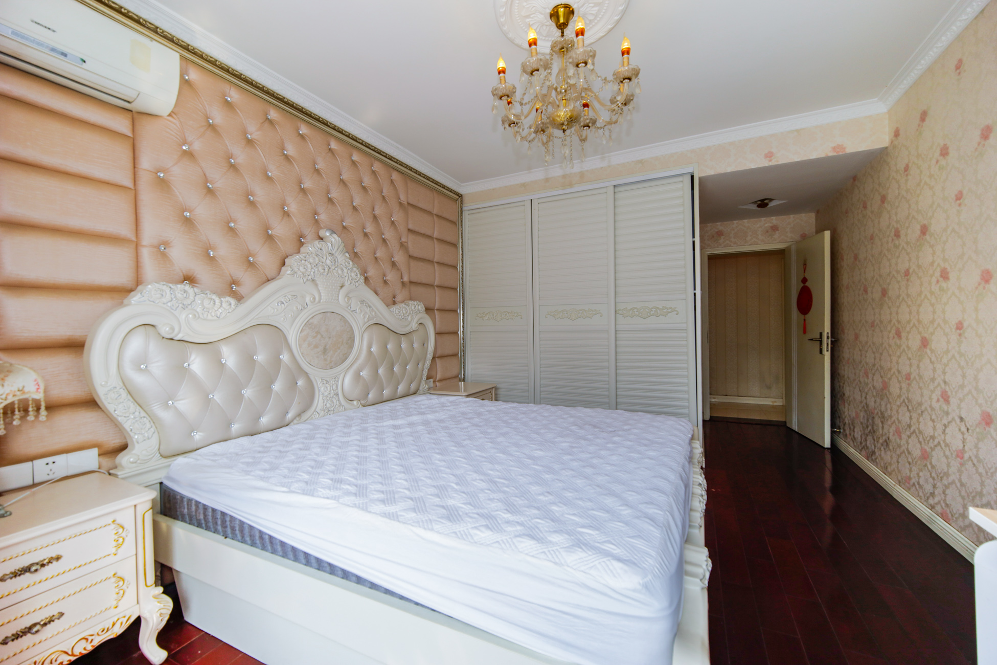 东方名都百草园  3室2厅1卫    92.0万 东方名都百草园  3室2厅1卫    92.0万卧室