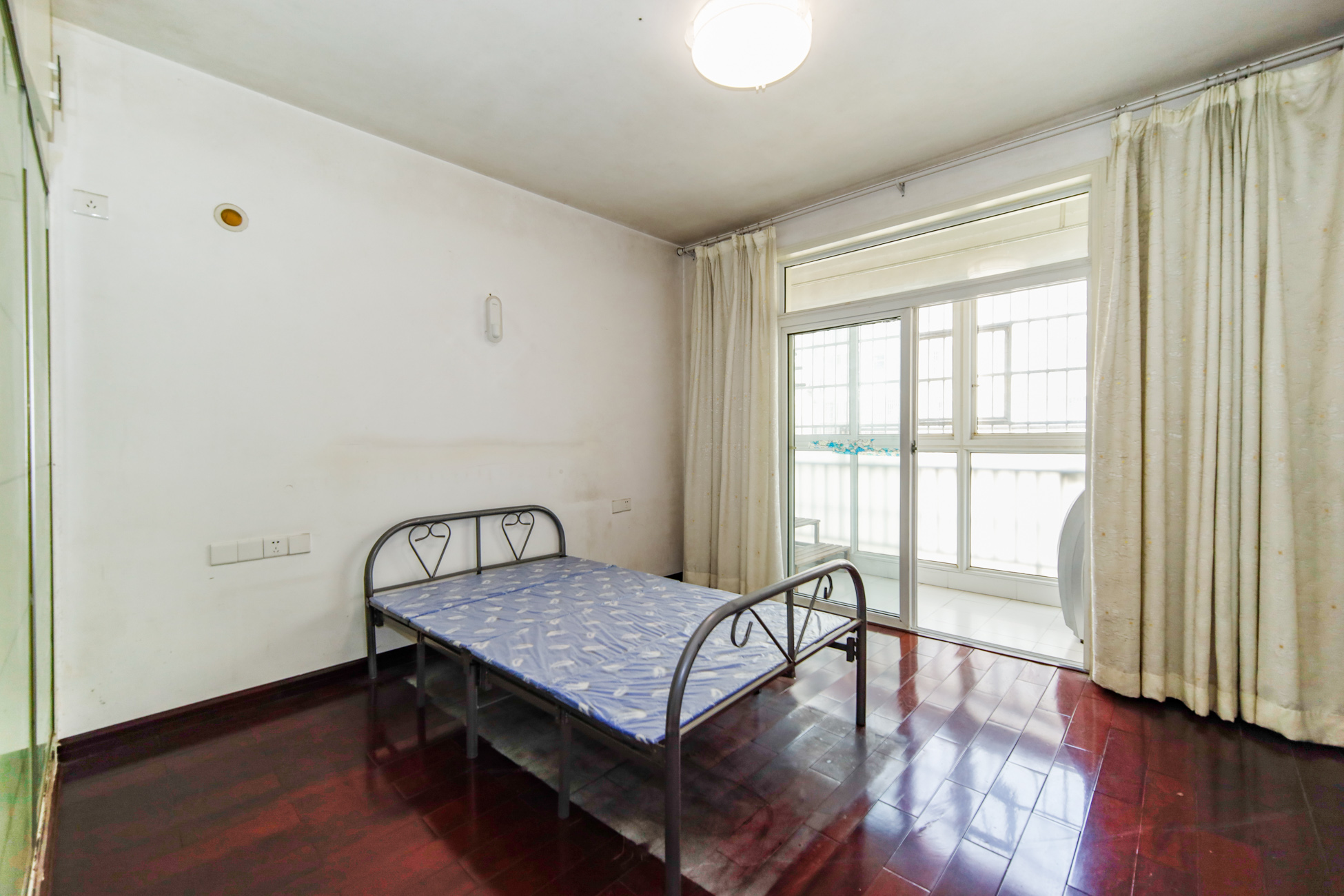 东方名都百草园  3室2厅1卫    92.0万 东方名都百草园  3室2厅1卫    92.0万卧室