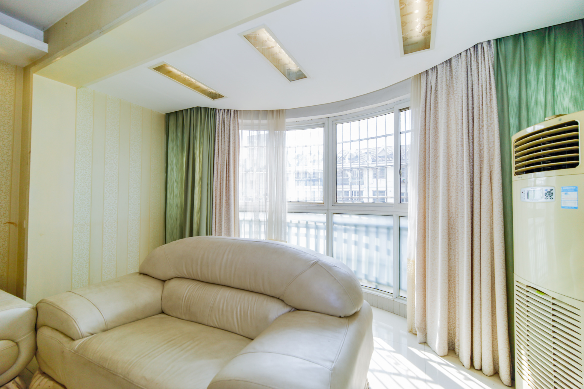 东方名都百草园  3室2厅1卫    92.0万 东方名都百草园  3室2厅1卫    92.0万阳台