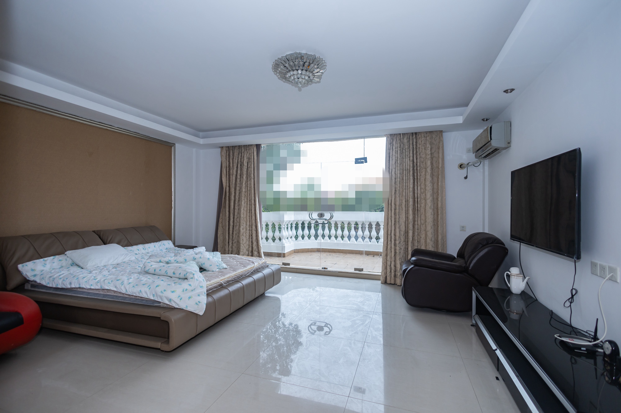 碧桂园威尼斯城  7室3厅7卫    968.98万 碧桂园威尼斯城  7室3厅7卫    968.98万卧室