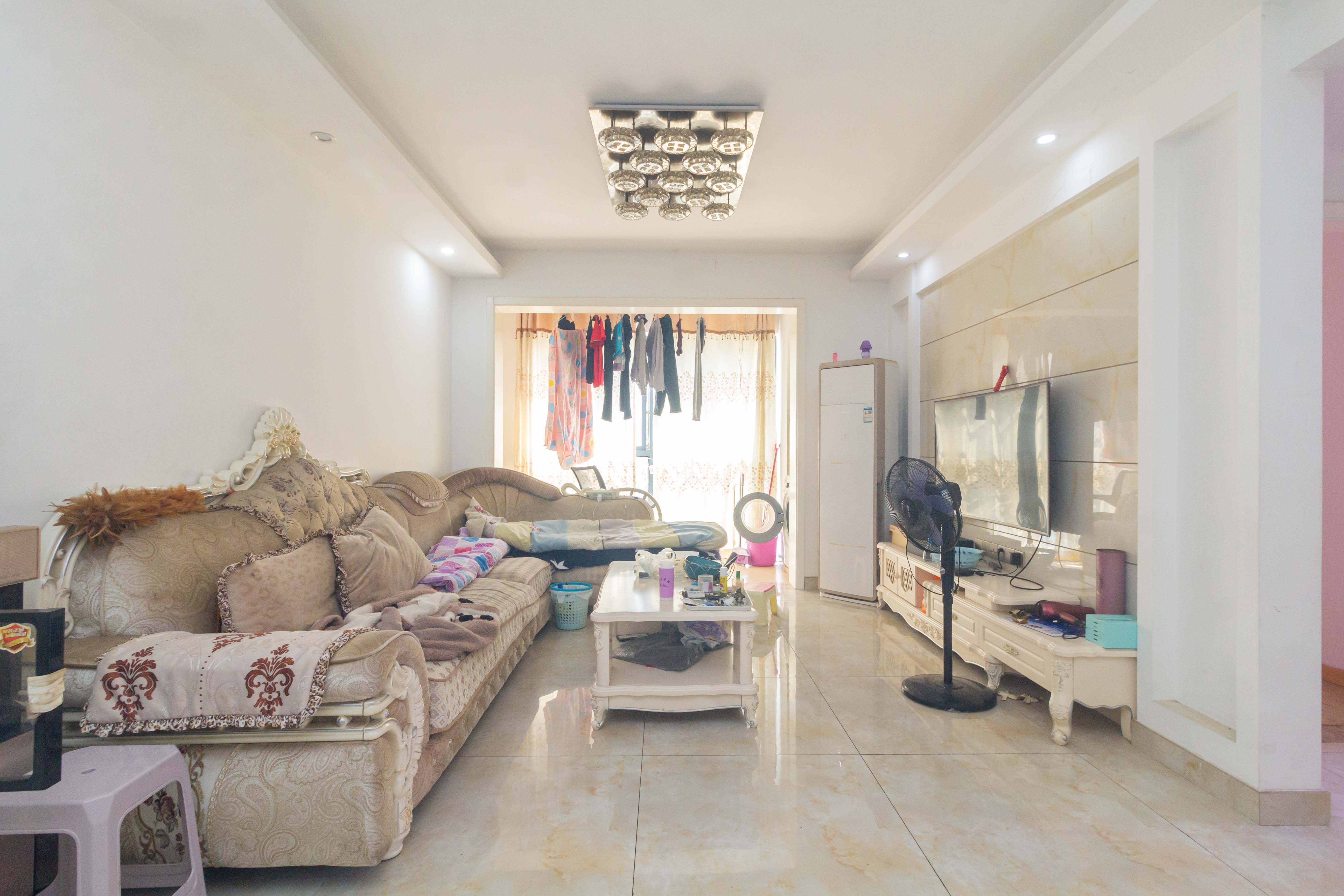 高林仕家 3室2厅1卫 66.8万 高林仕家 3室2厅1卫 66.8万客厅