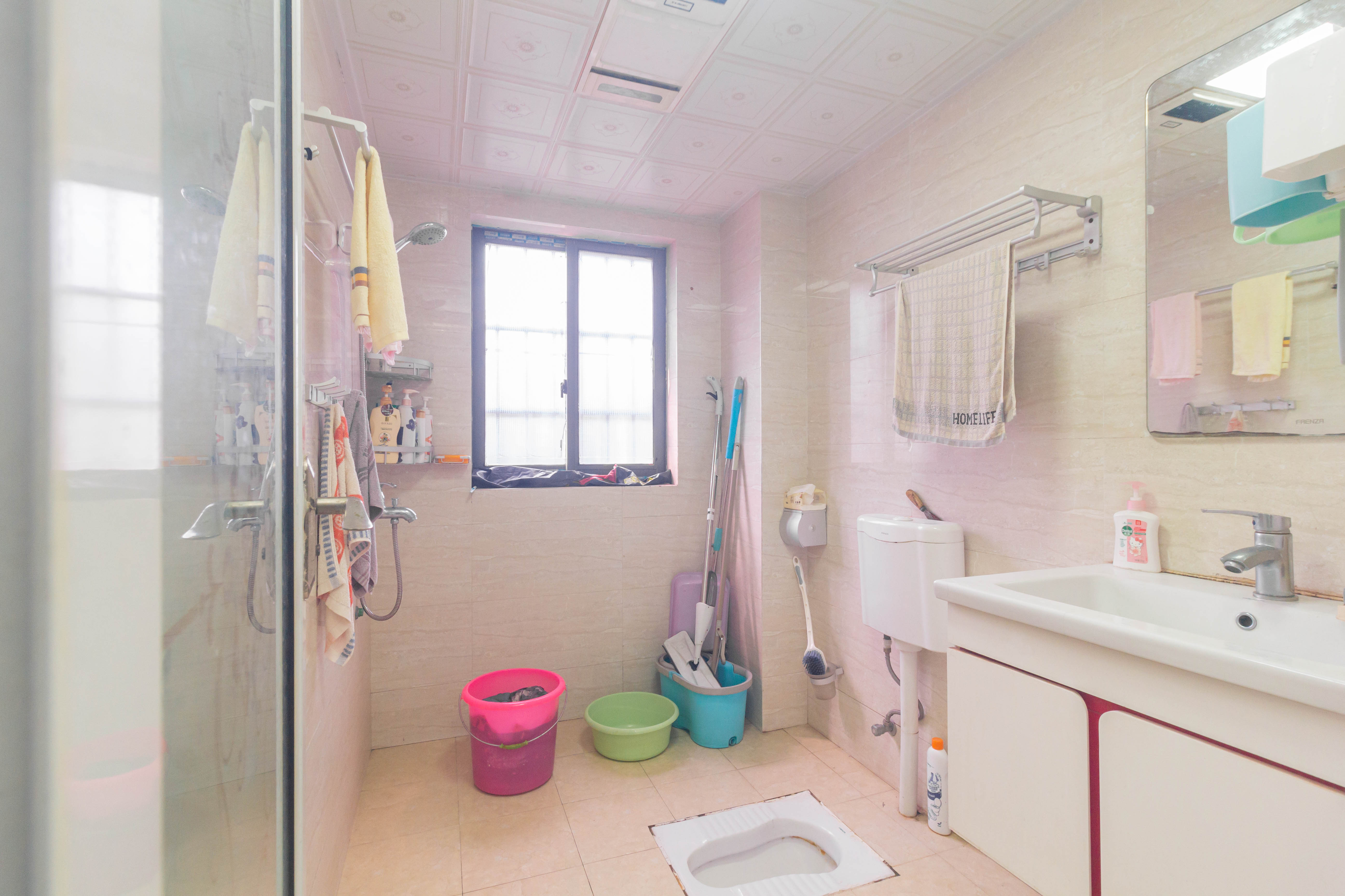 高林仕家 3室2厅1卫 66.8万 高林仕家 3室2厅1卫 66.8万卫生间