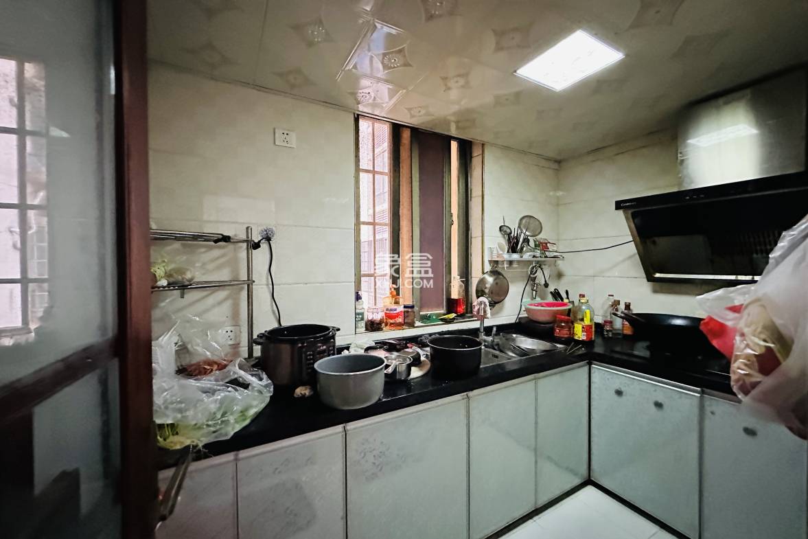 碧水名城  2室2厅1卫    125.0万 碧水名城  2室2厅1卫    125.0万厨房