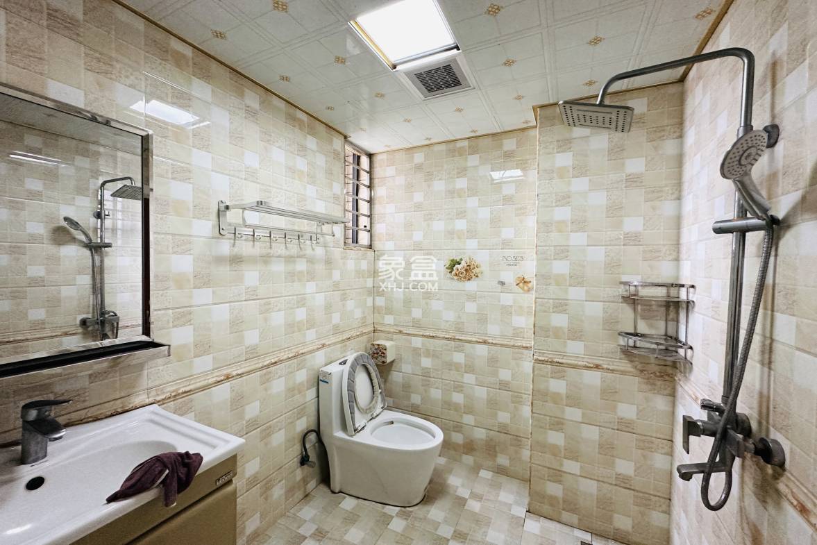 家顺花园 3室2厅2卫 157.97万 家顺花园 3室2厅2卫 157.97万卫生间