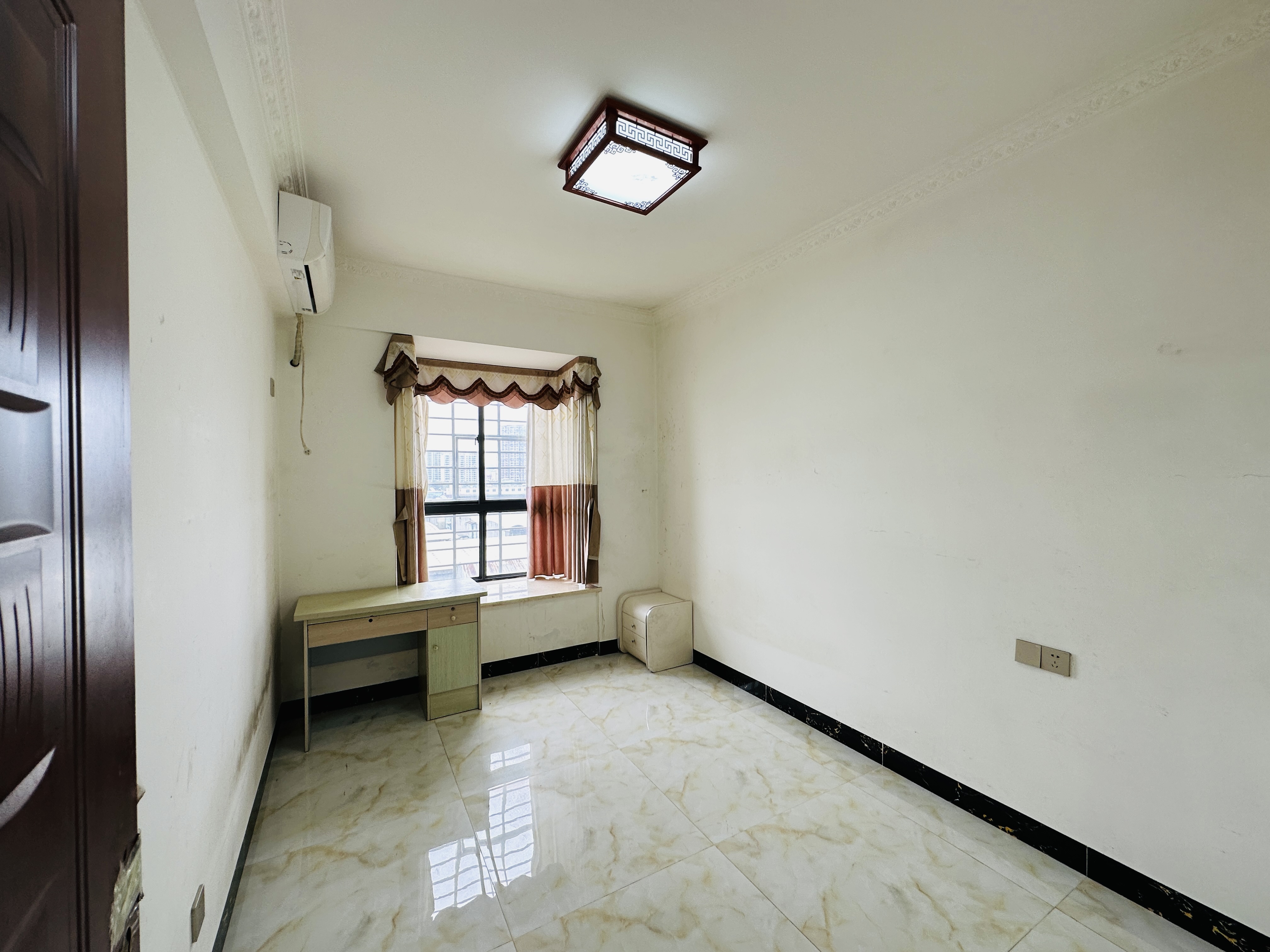 家顺花园 3室2厅2卫 157.97万 家顺花园 3室2厅2卫 157.97万卧室