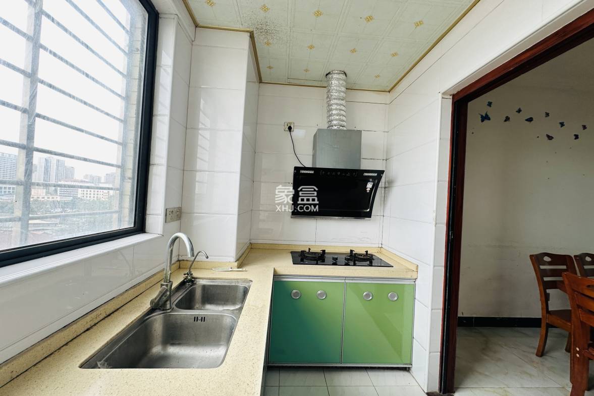 家顺花园 3室2厅2卫 157.97万 家顺花园 3室2厅2卫 157.97万厨房