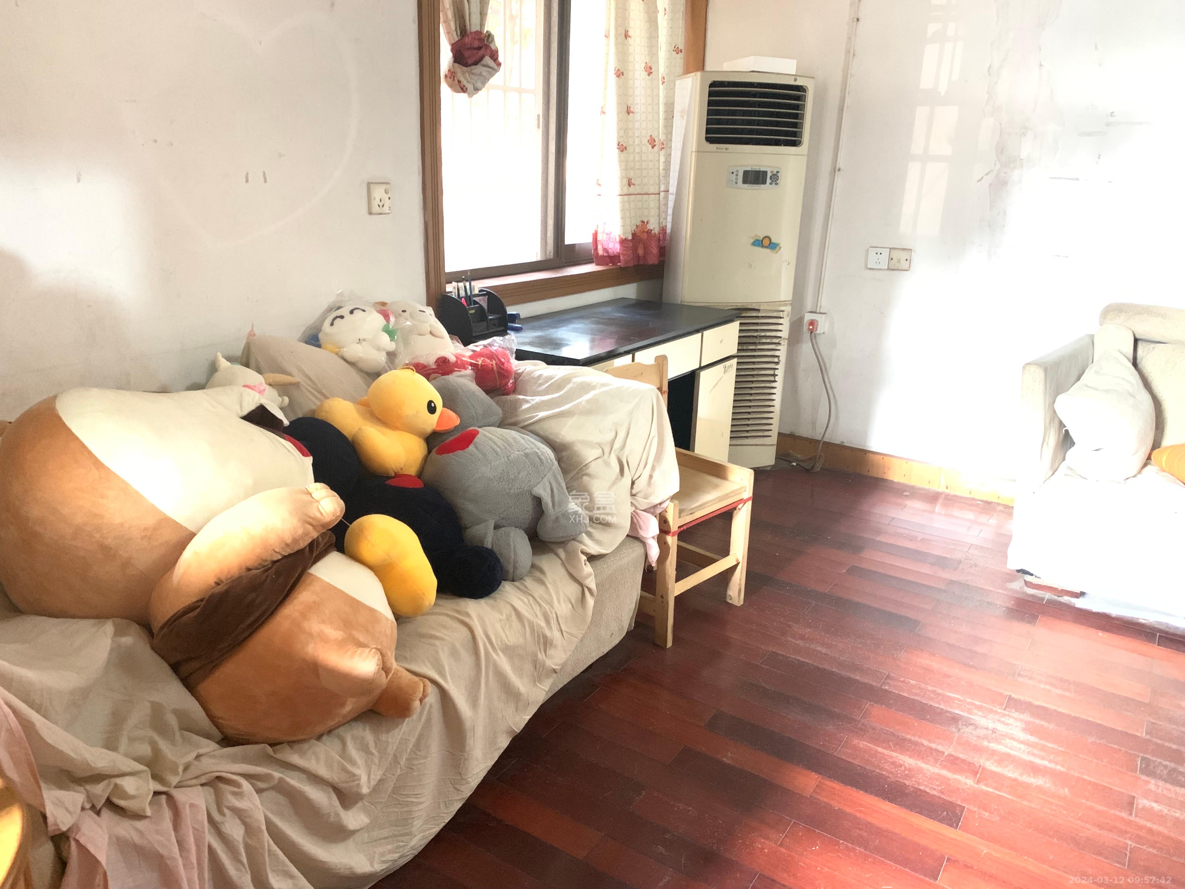湖工家园  3室2厅1卫   2500.00元/月室内图