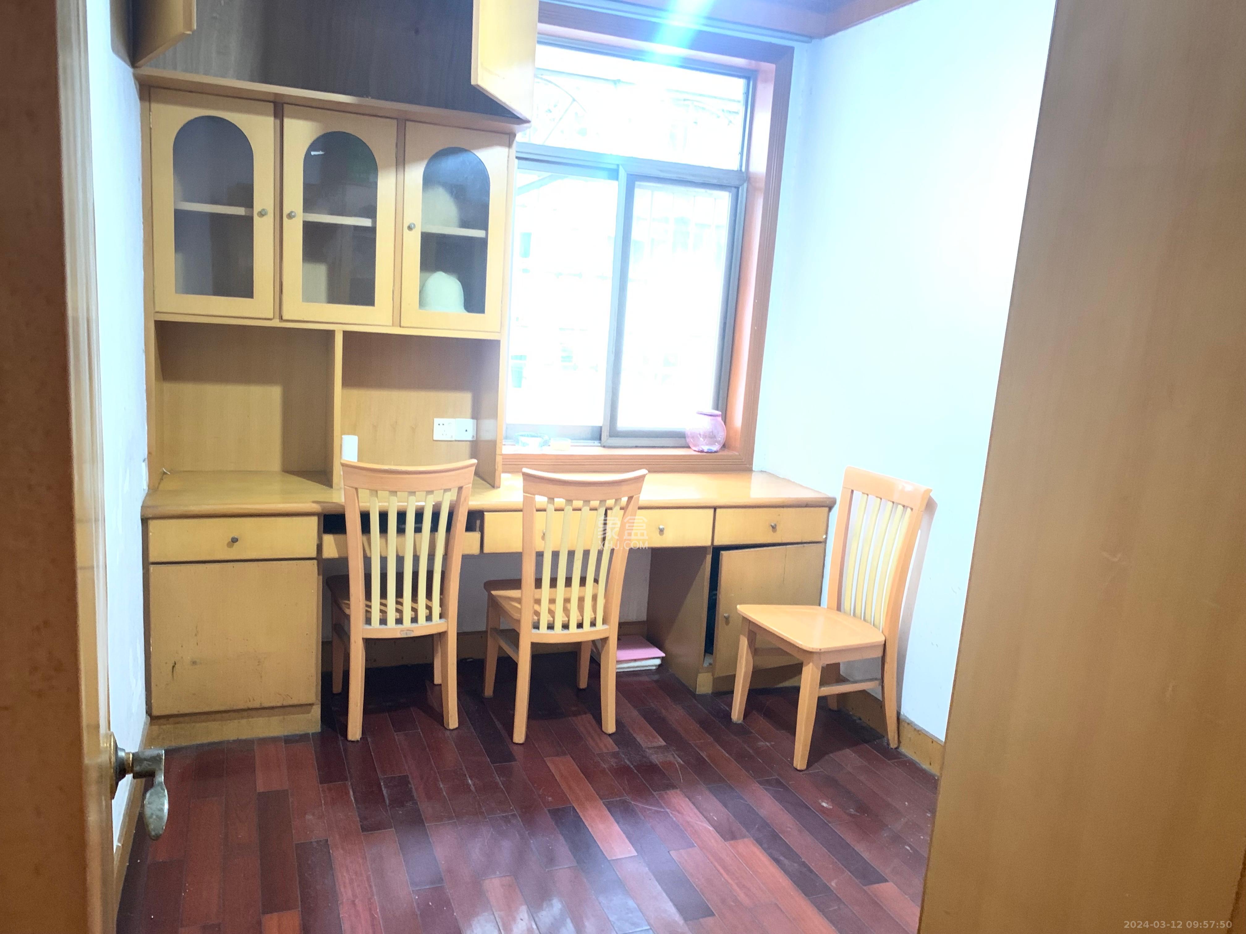 湖工家园  3室2厅1卫   2500.00元/月室内图