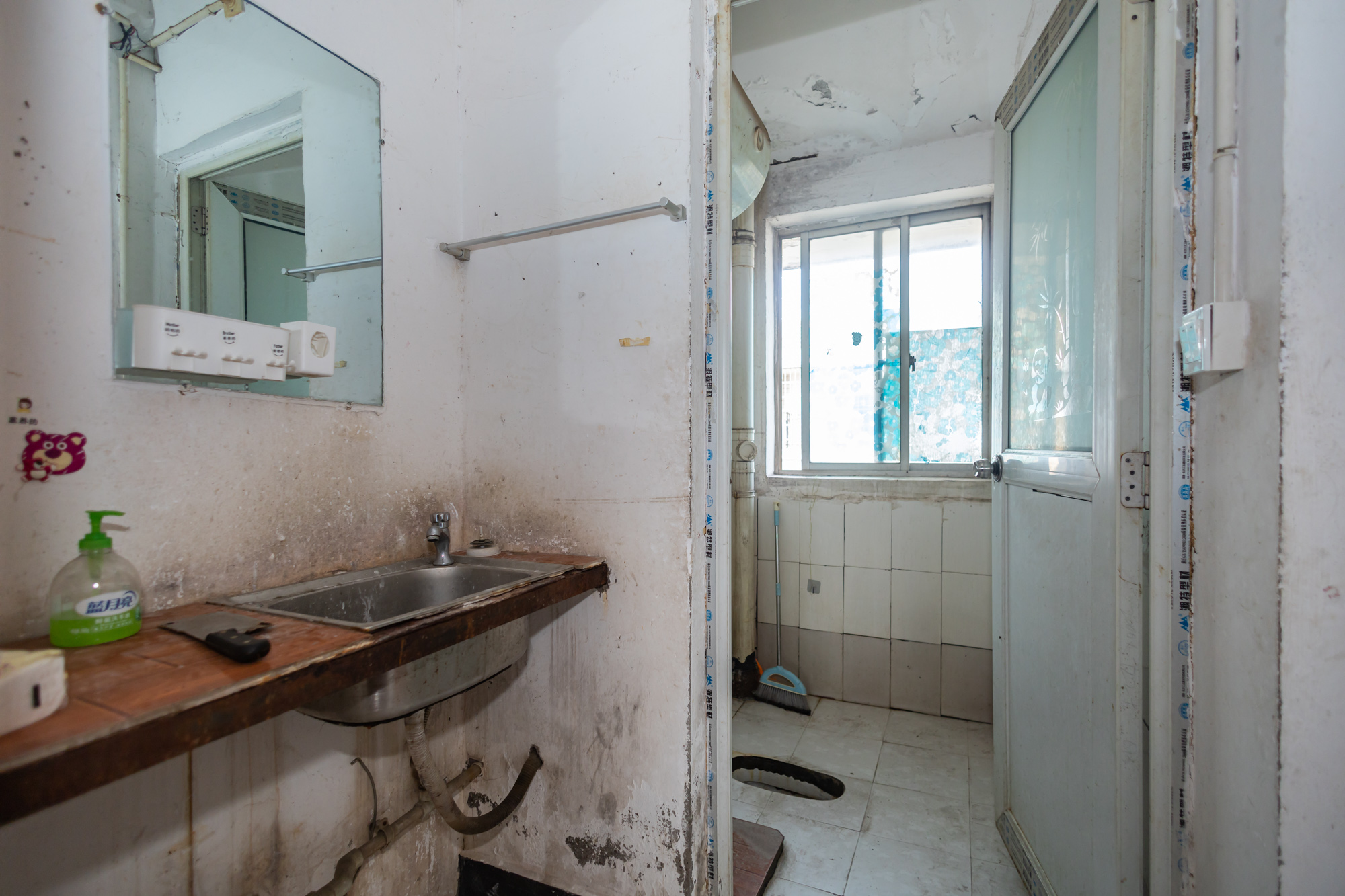 湘绣城 3室2厅1卫 38.0万 湘绣城 3室2厅1卫 38.0万卫生间