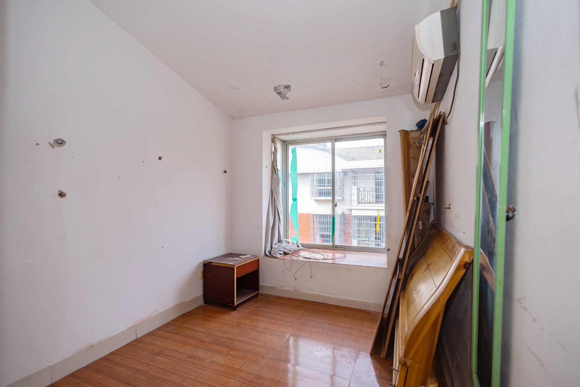 湘绣城 3室2厅1卫 38.0万 湘绣城 3室2厅1卫 38.0万卧室