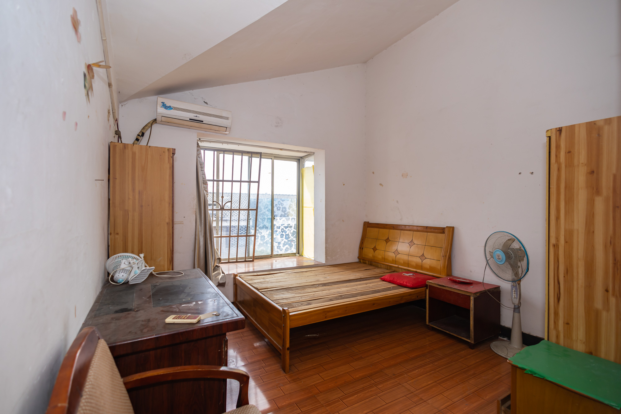 湘绣城 3室2厅1卫 38.0万 湘绣城 3室2厅1卫 38.0万卧室