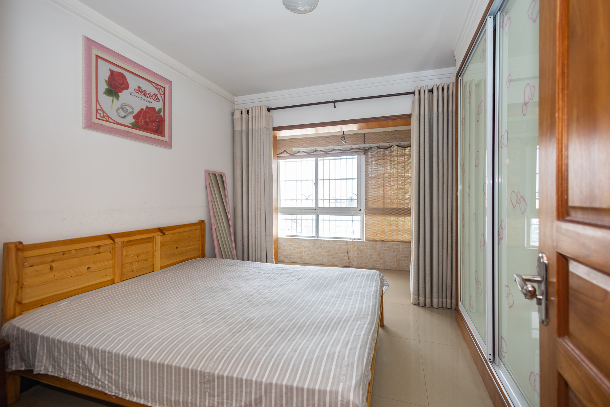 楚天家园  3室2厅1卫    90.0万 楚天家园  3室2厅1卫    90.0万卧室