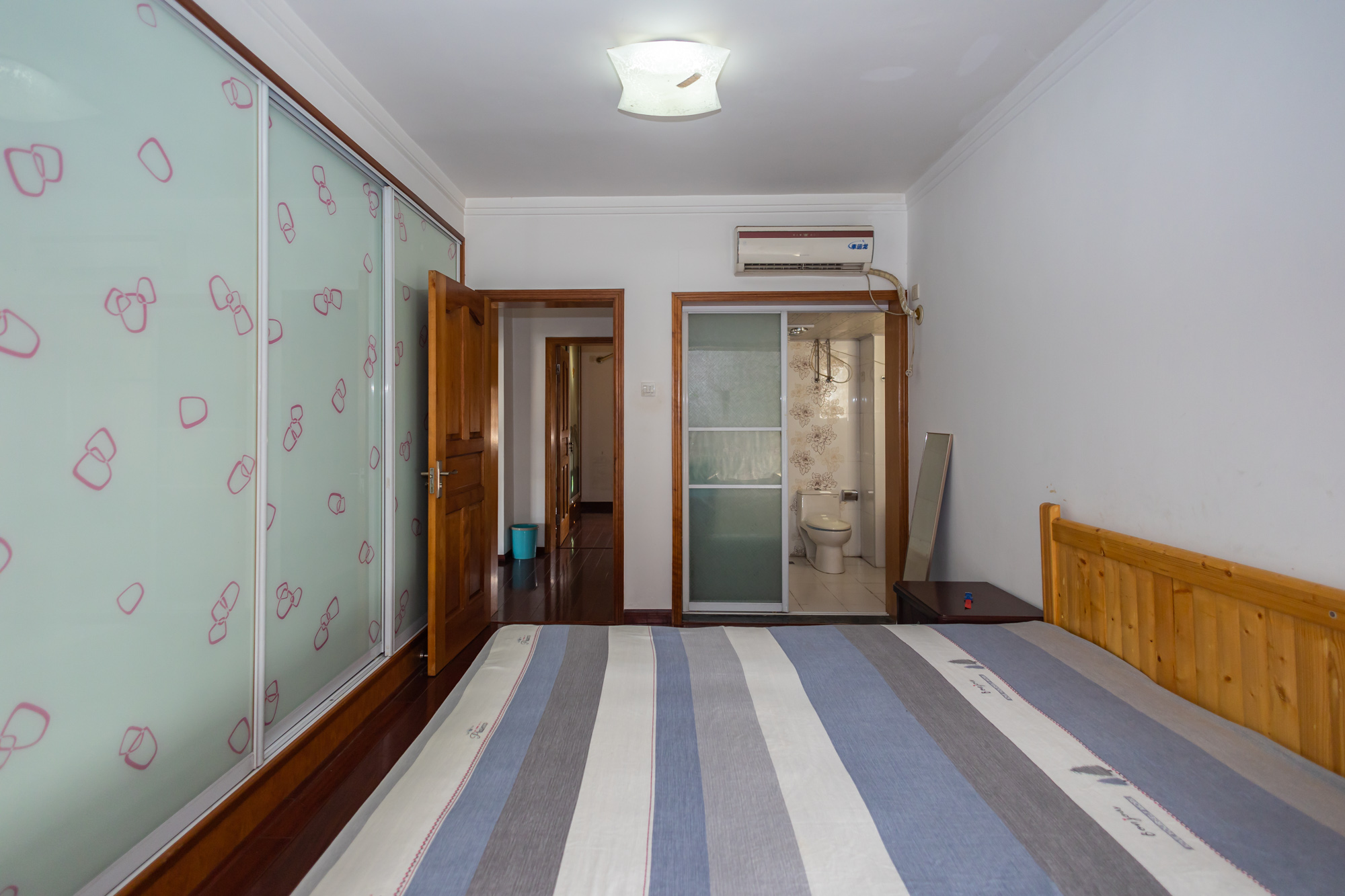 楚天家园  3室2厅1卫    90.0万 楚天家园  3室2厅1卫    90.0万卧室