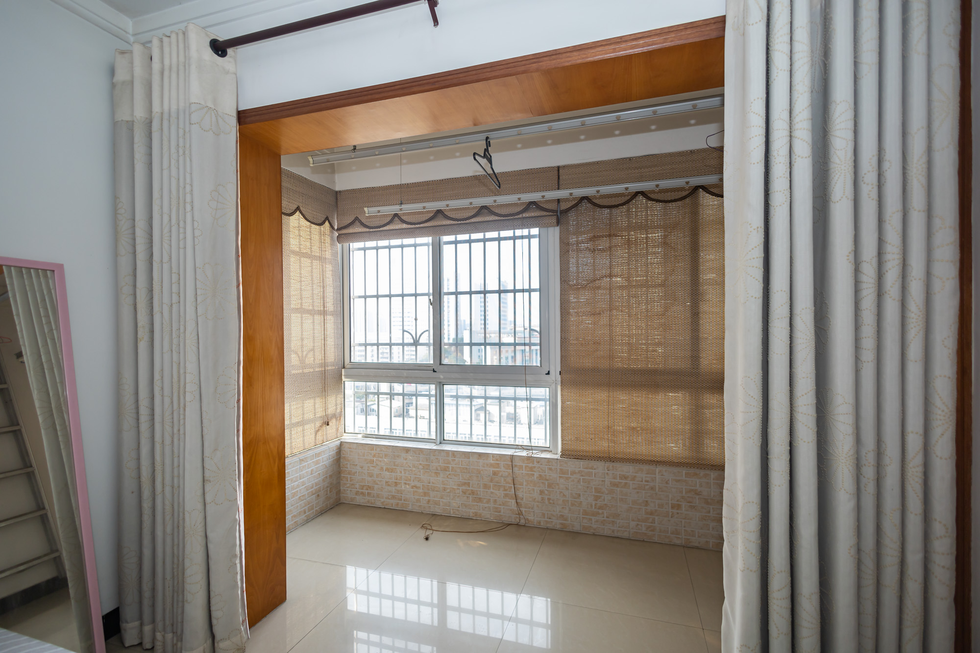 楚天家园  3室2厅1卫    90.0万 楚天家园  3室2厅1卫    90.0万阳台