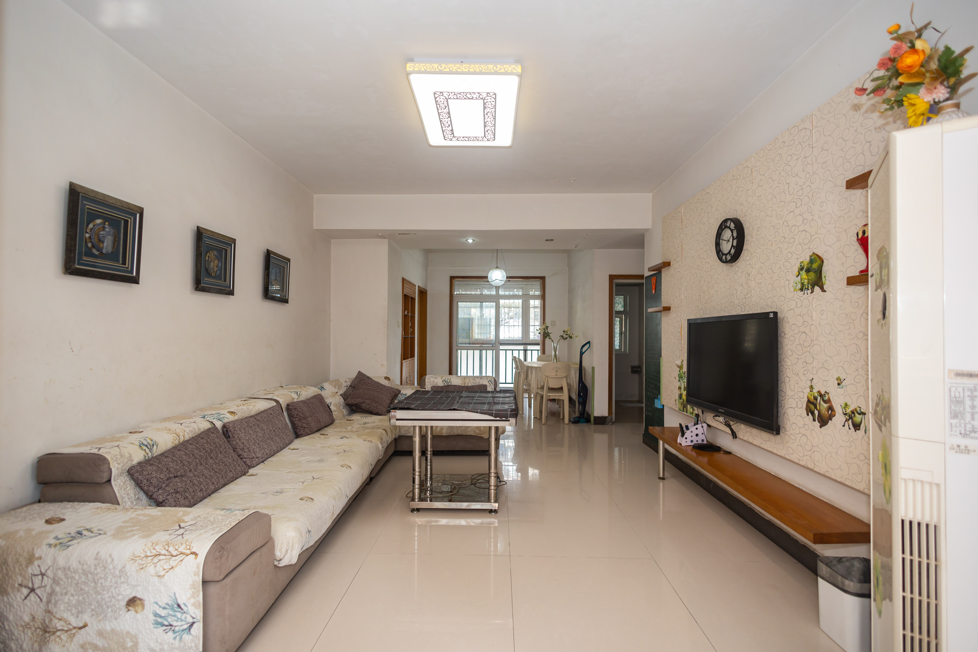 未来现代城 3室2厅2卫 82.0万 未来现代城 3室2厅2卫 82.0万客厅