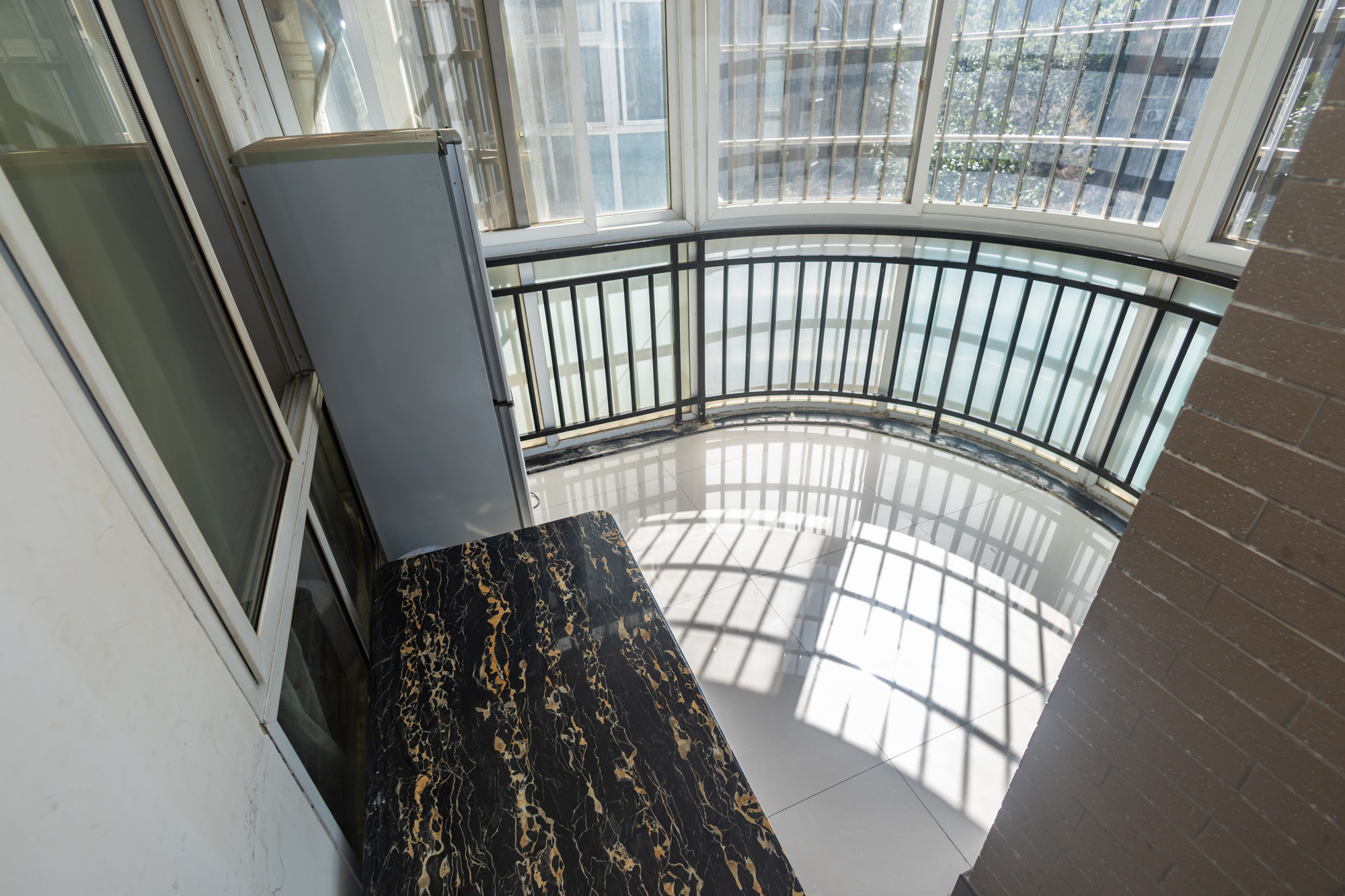 未来现代城 3室2厅2卫 82.0万 未来现代城 3室2厅2卫 82.0万阳台