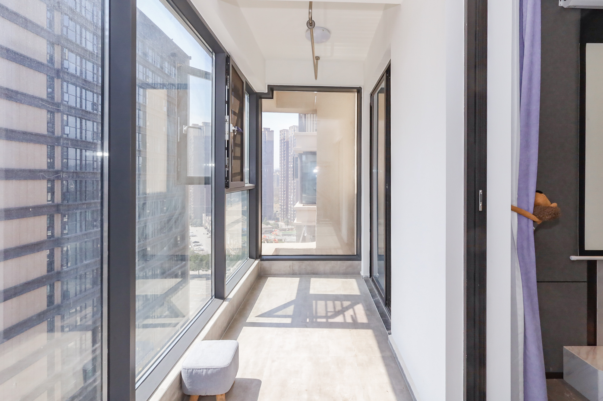 金茂建发泊悦  3室2厅2卫   210.00万阳台