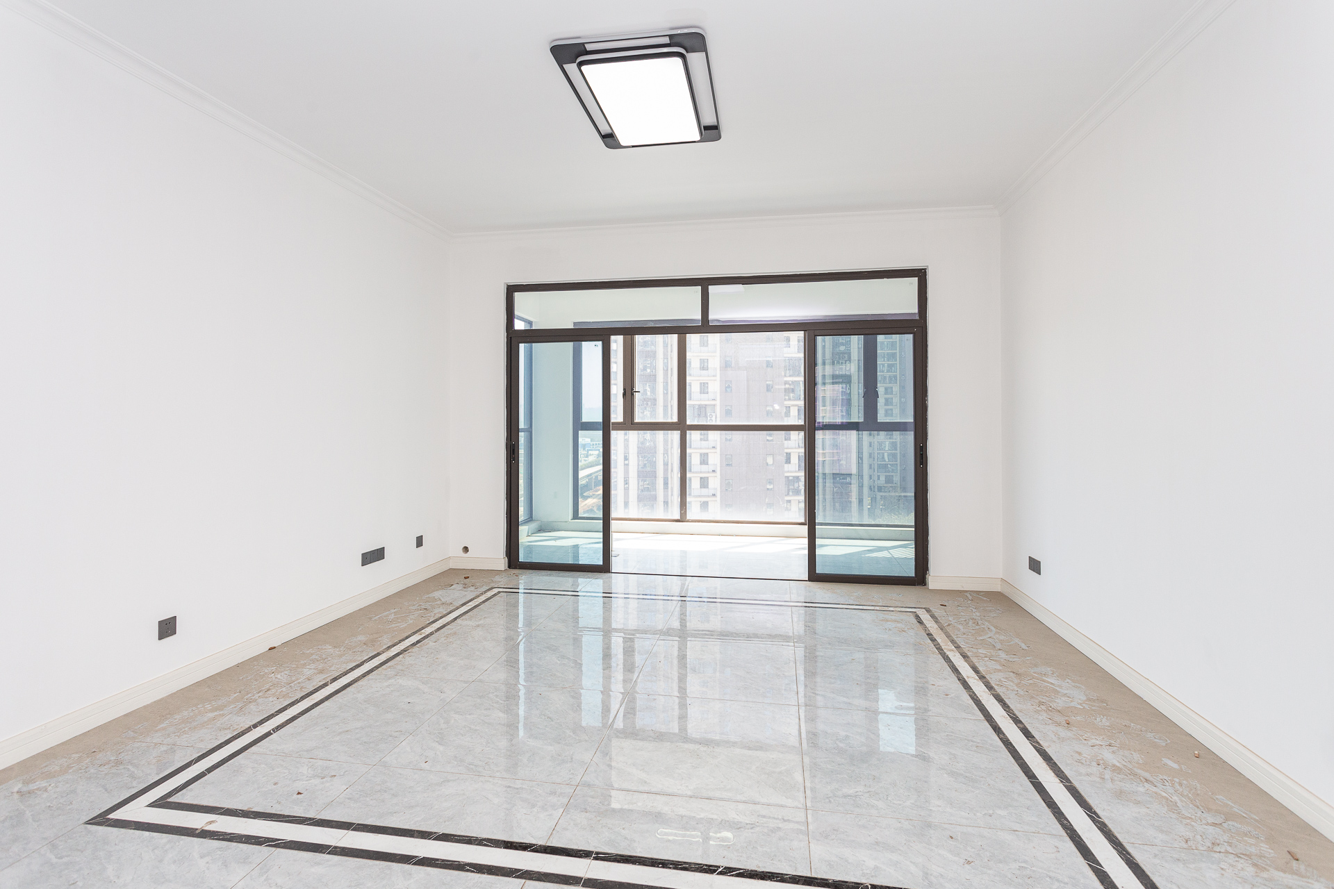 润和湘江天地AB区 4室2厅2卫 194.0万 润和湘江天地AB区 4室2厅2卫 194.0万客厅