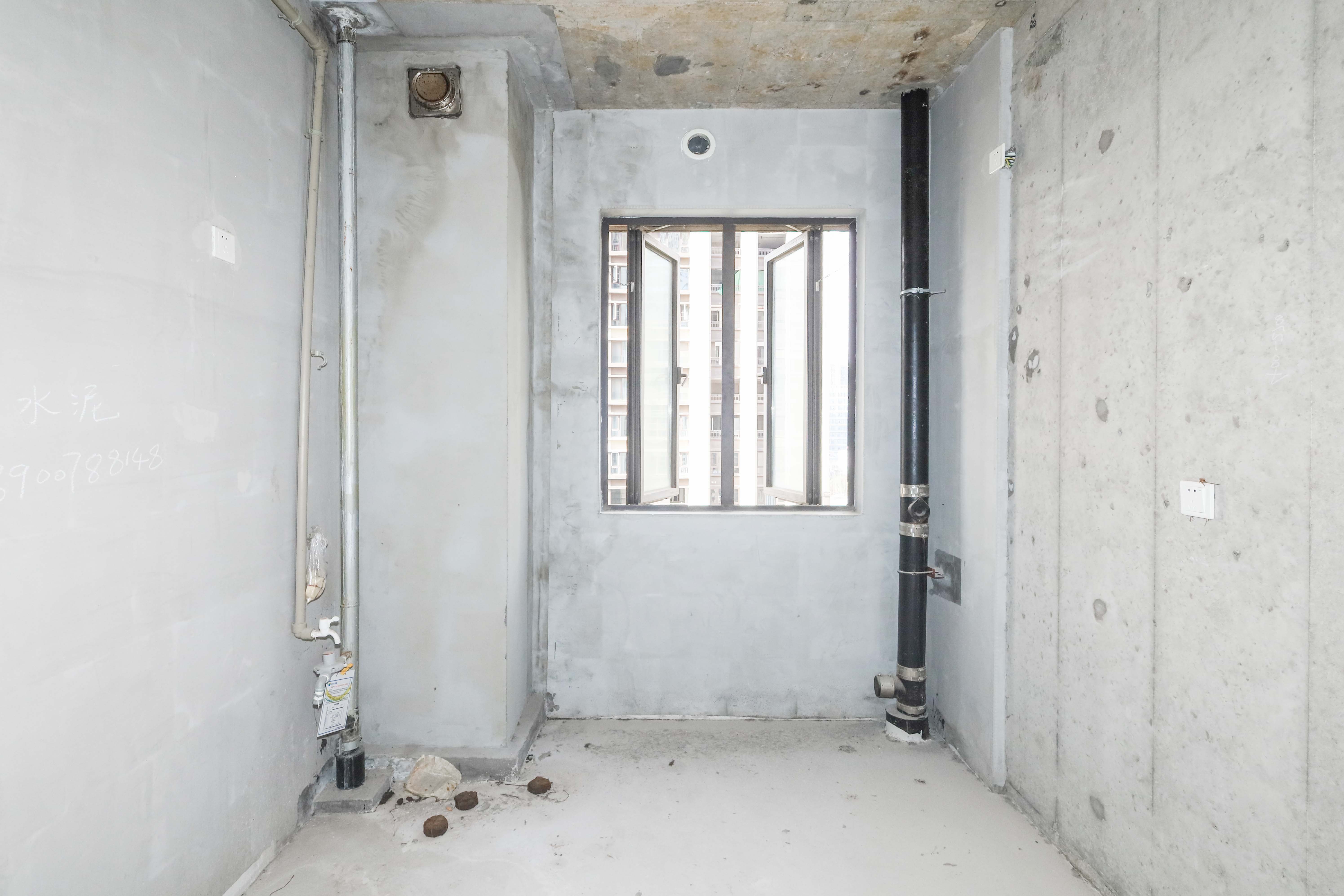 建发央著  4室2厅2卫   210.00万厨房