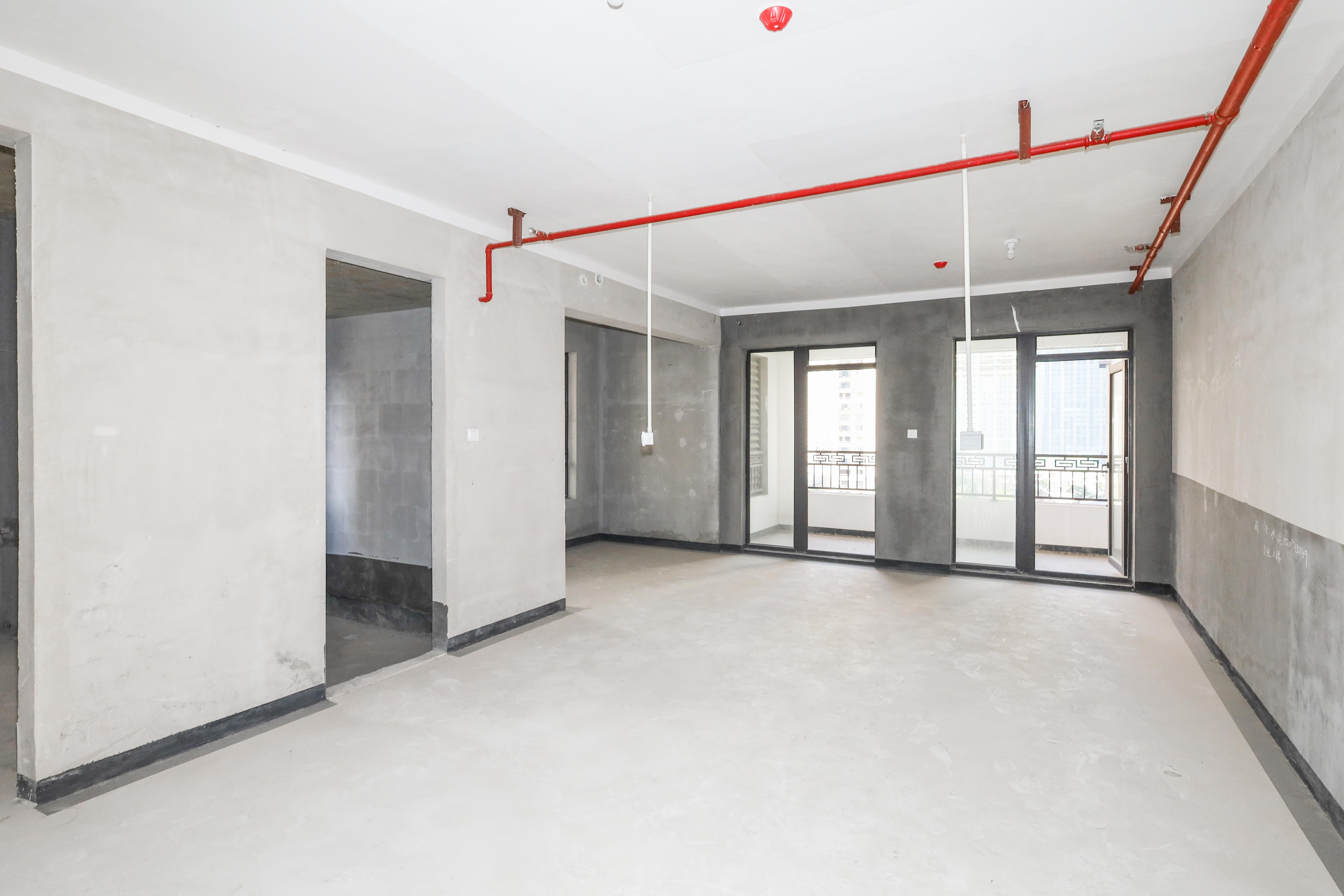 建发央著  4室2厅2卫   210.00万其他
