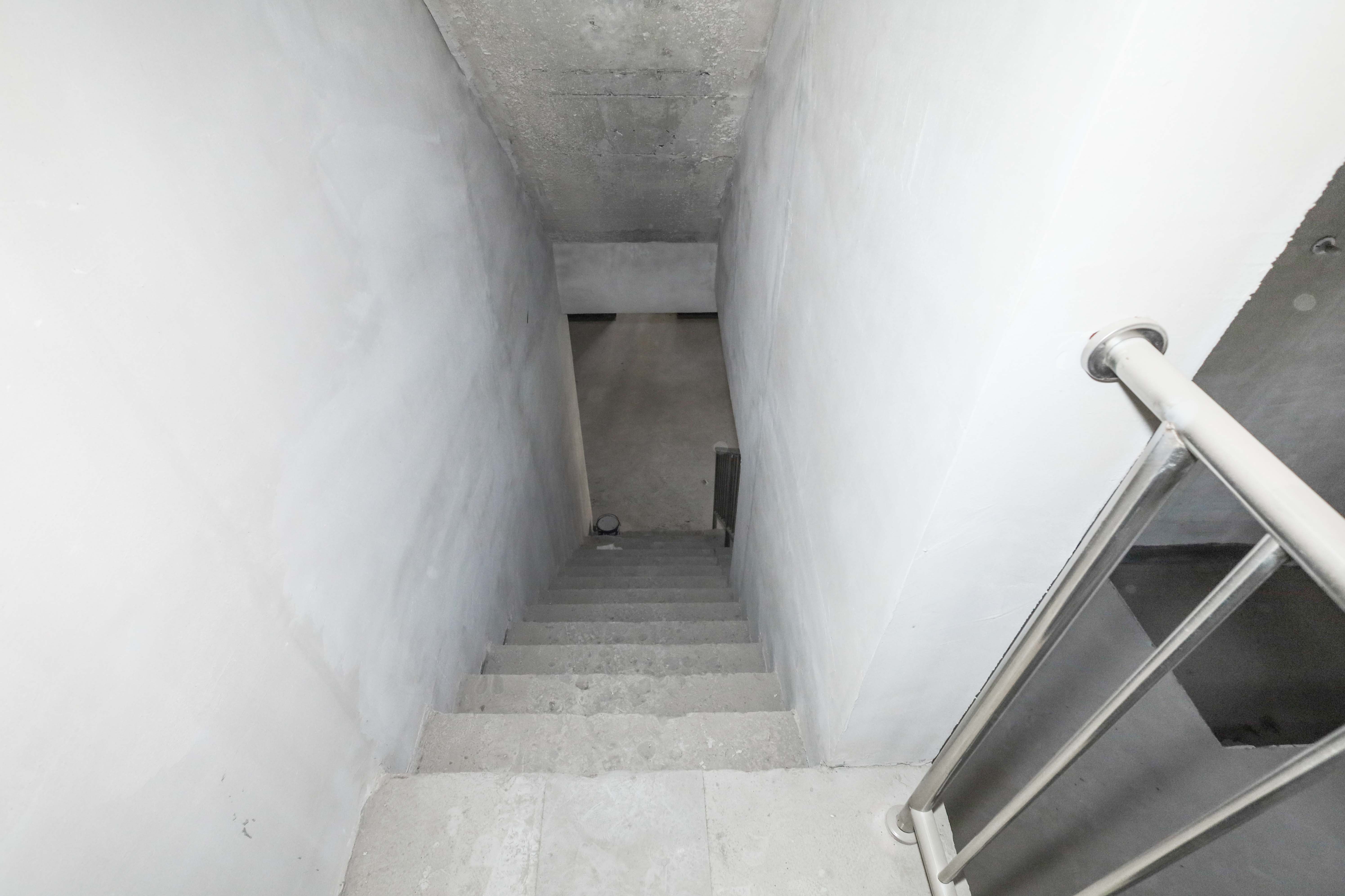 建发央著  4室2厅2卫   210.00万其他