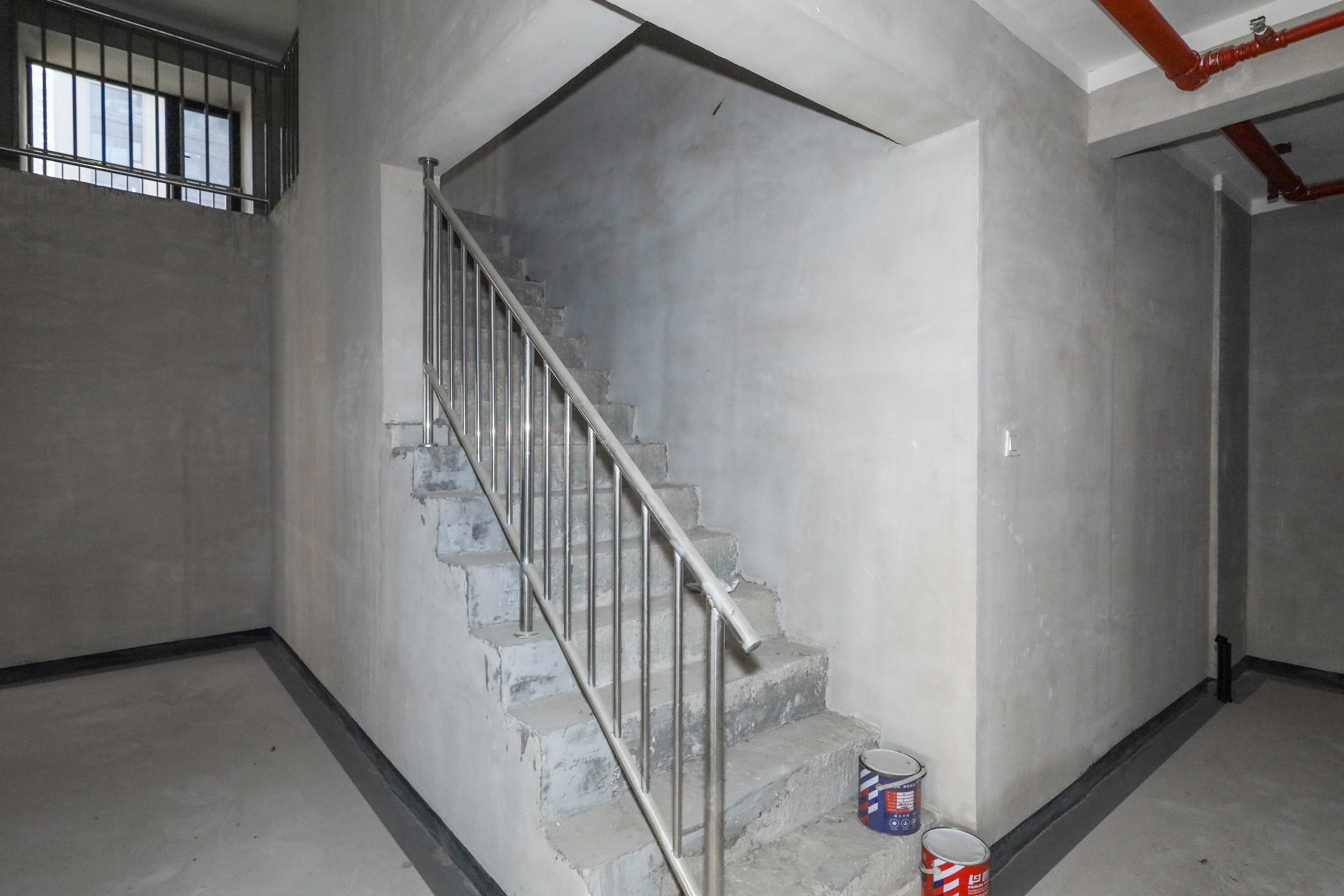 建发央著  4室2厅2卫   210.00万其他