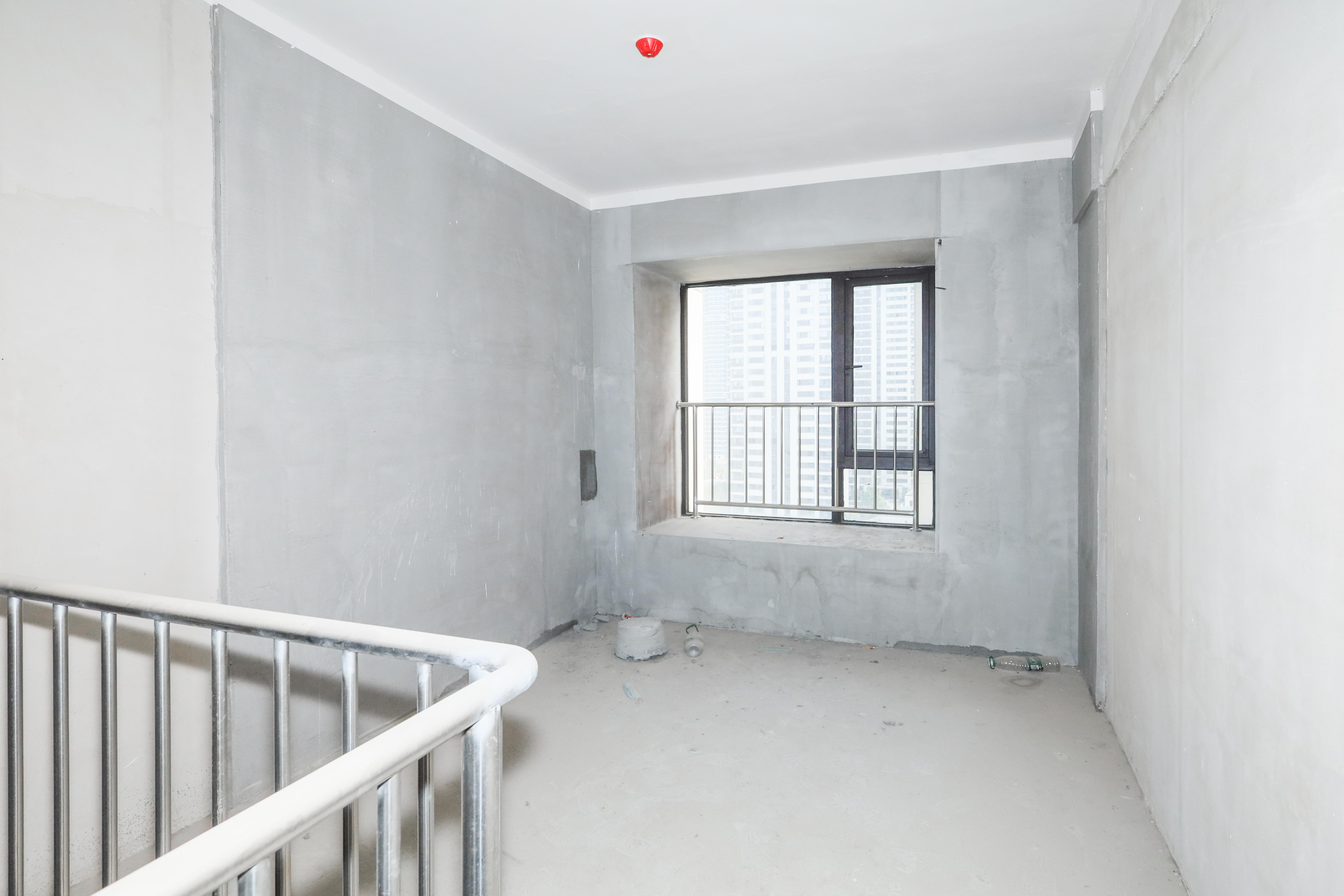 建发央著  4室2厅2卫   210.00万卧室