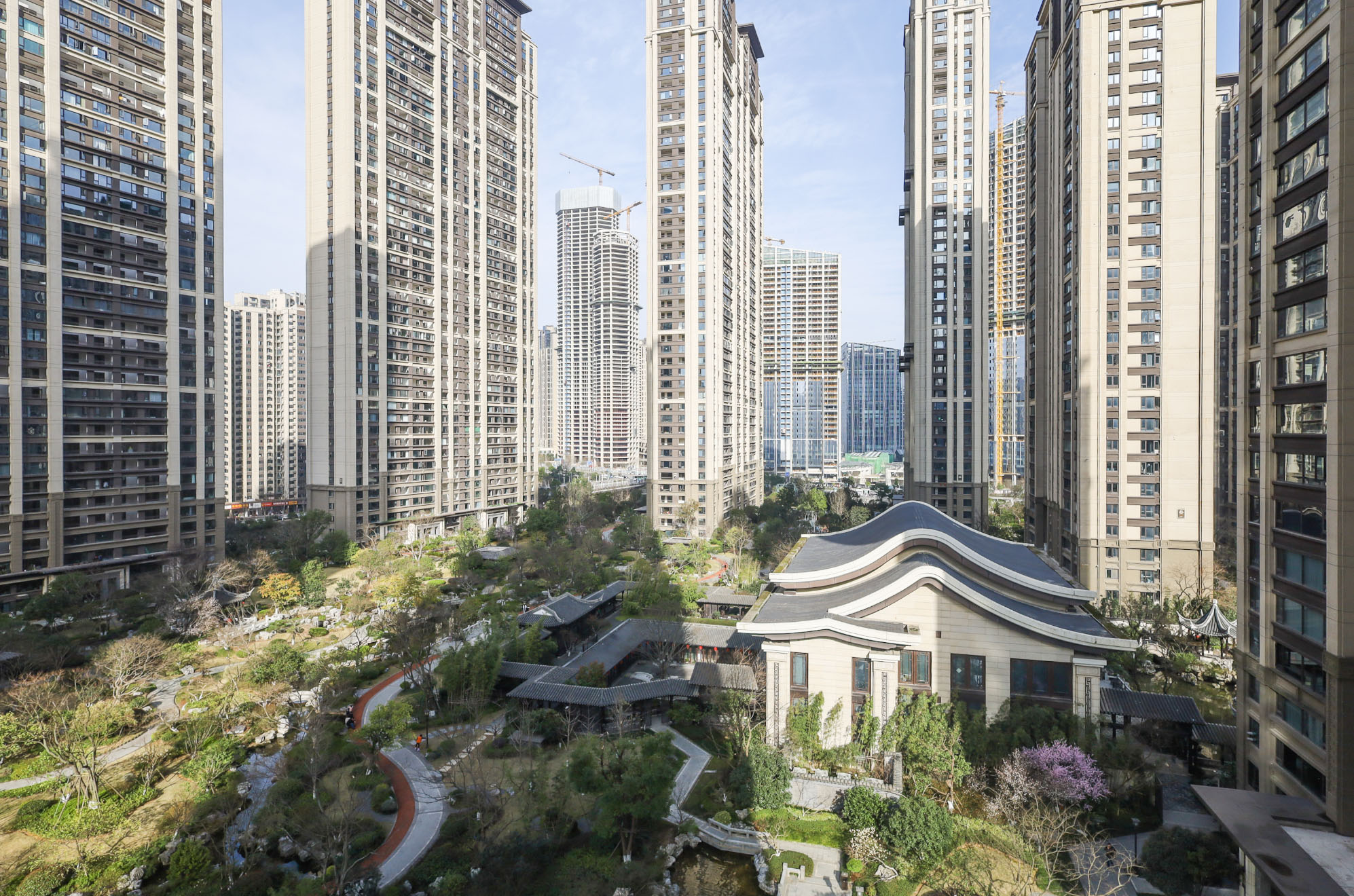 建发央著  4室2厅2卫   210.00万阳台