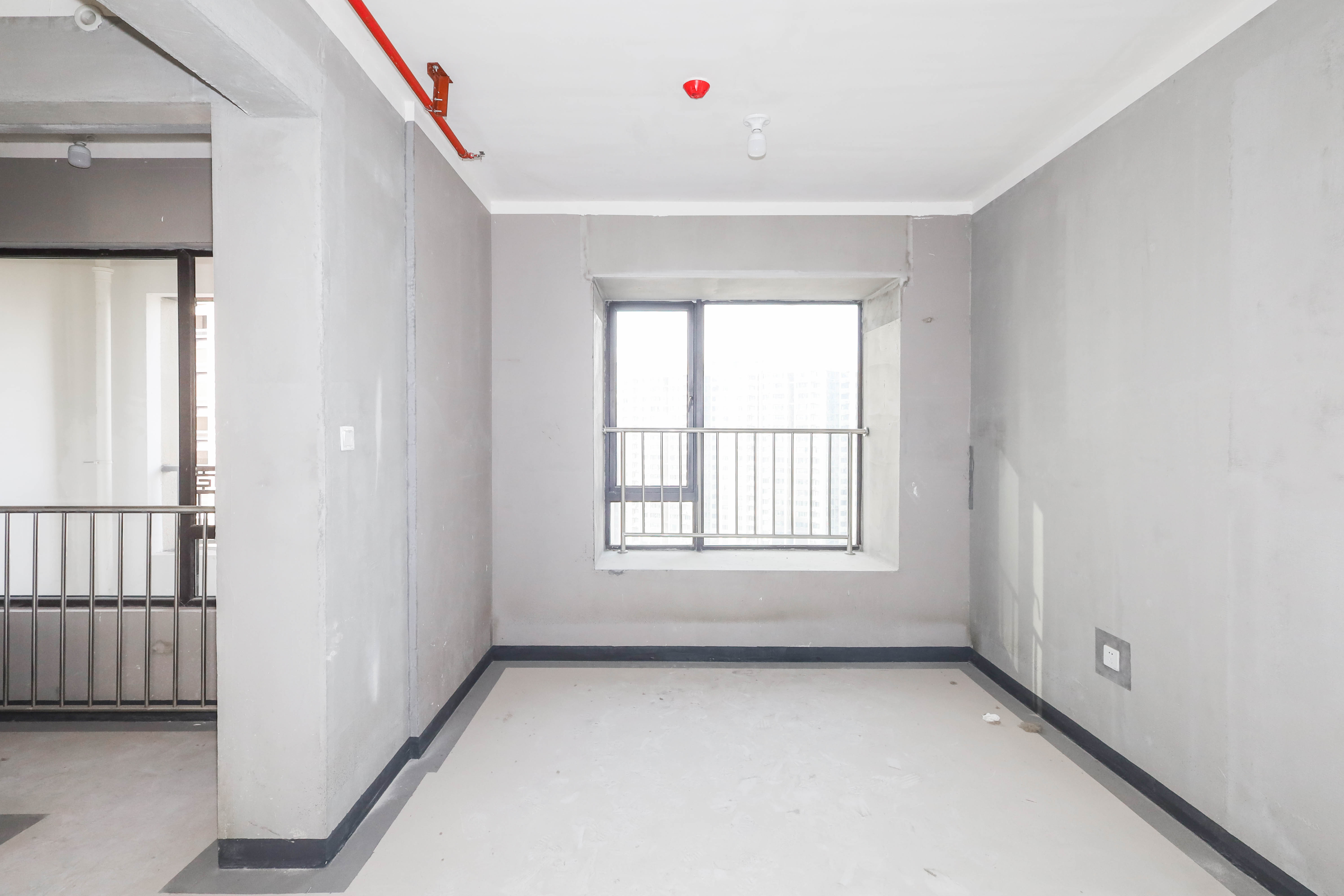 建发央著  4室2厅2卫   223.00万卧室