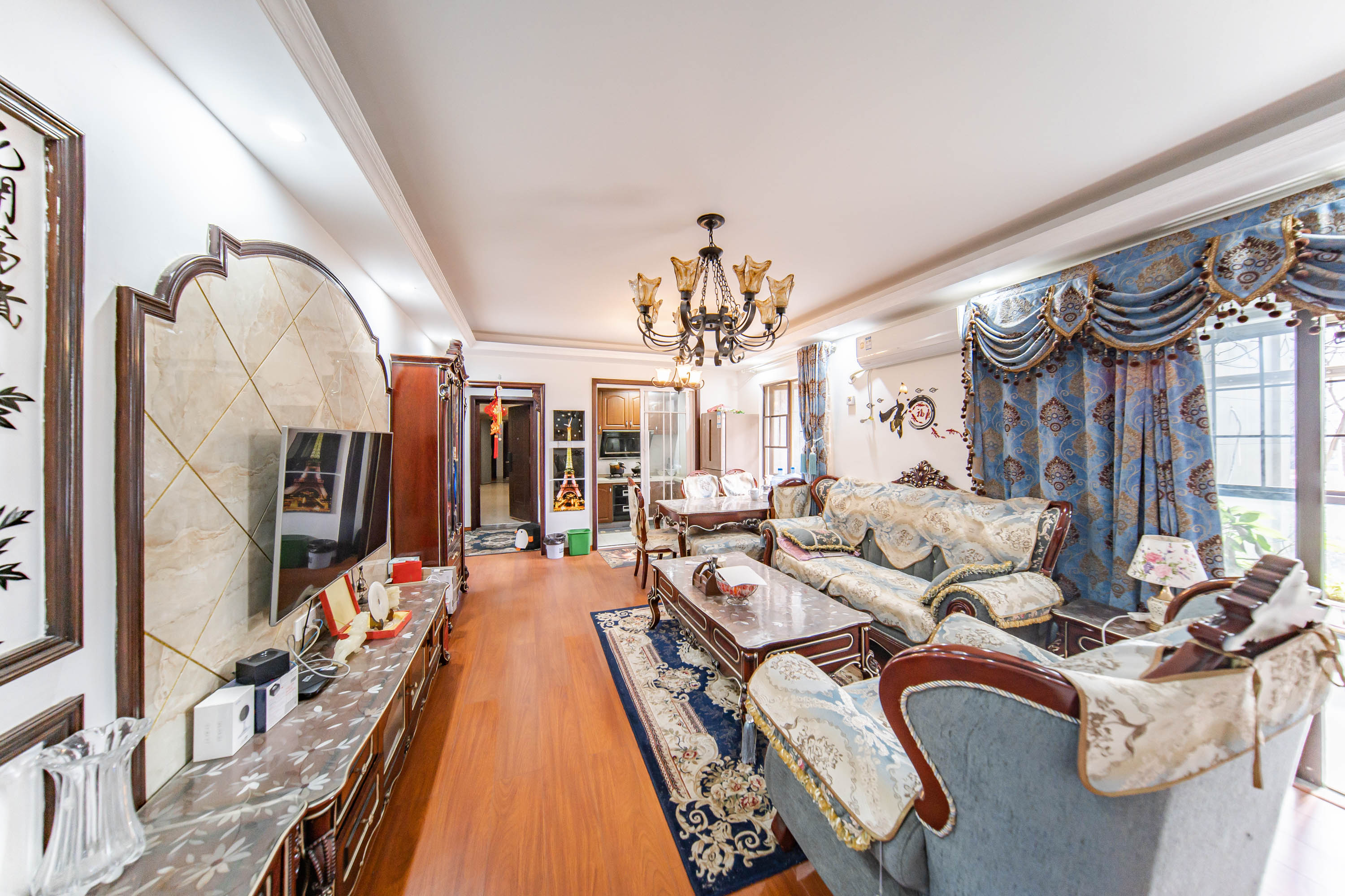 合能洋湖公馆  3室2厅1卫    89.0万 合能洋湖公馆  3室2厅1卫    89.0万客厅