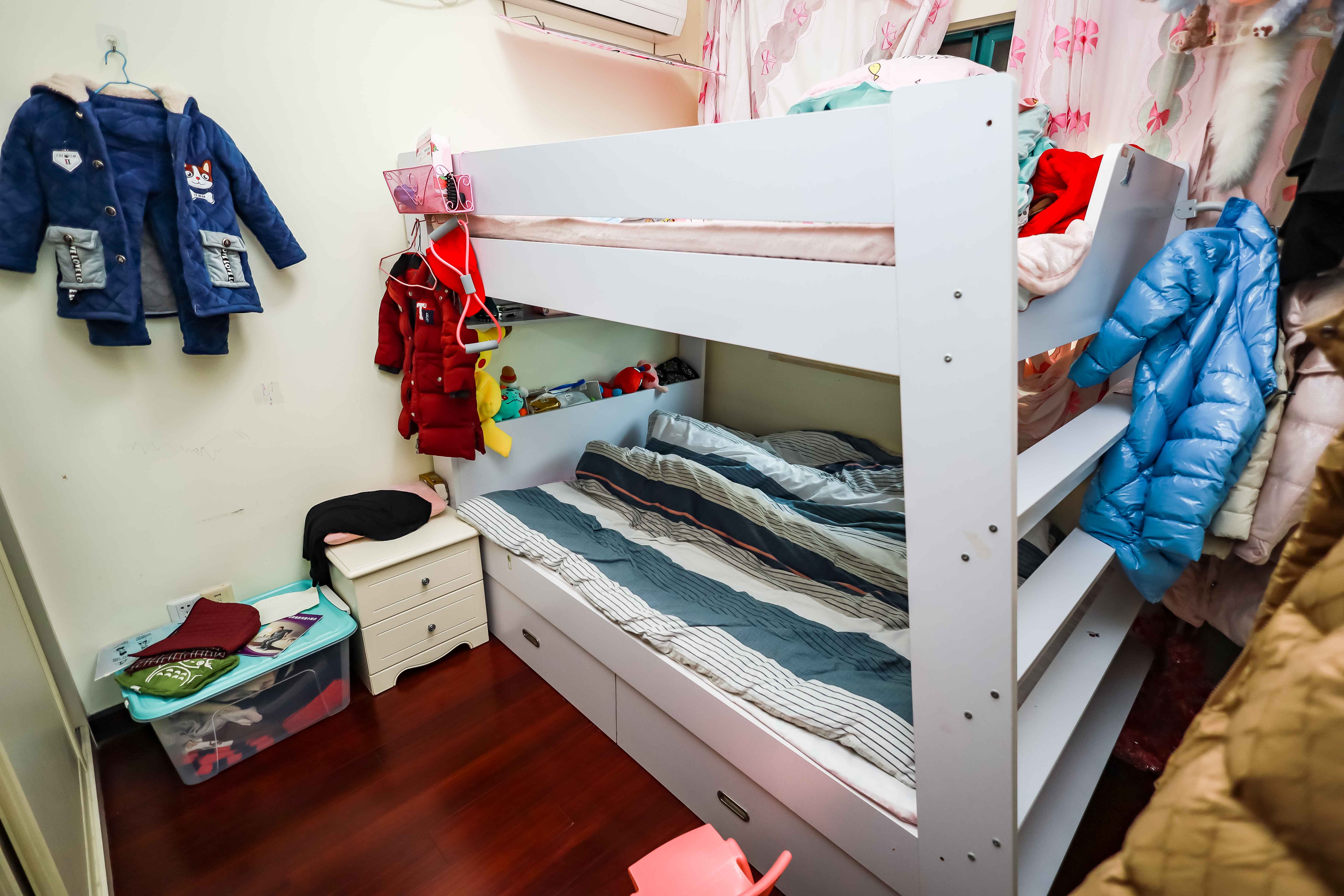 恒大华府  2室2厅1卫   148.00万卧室