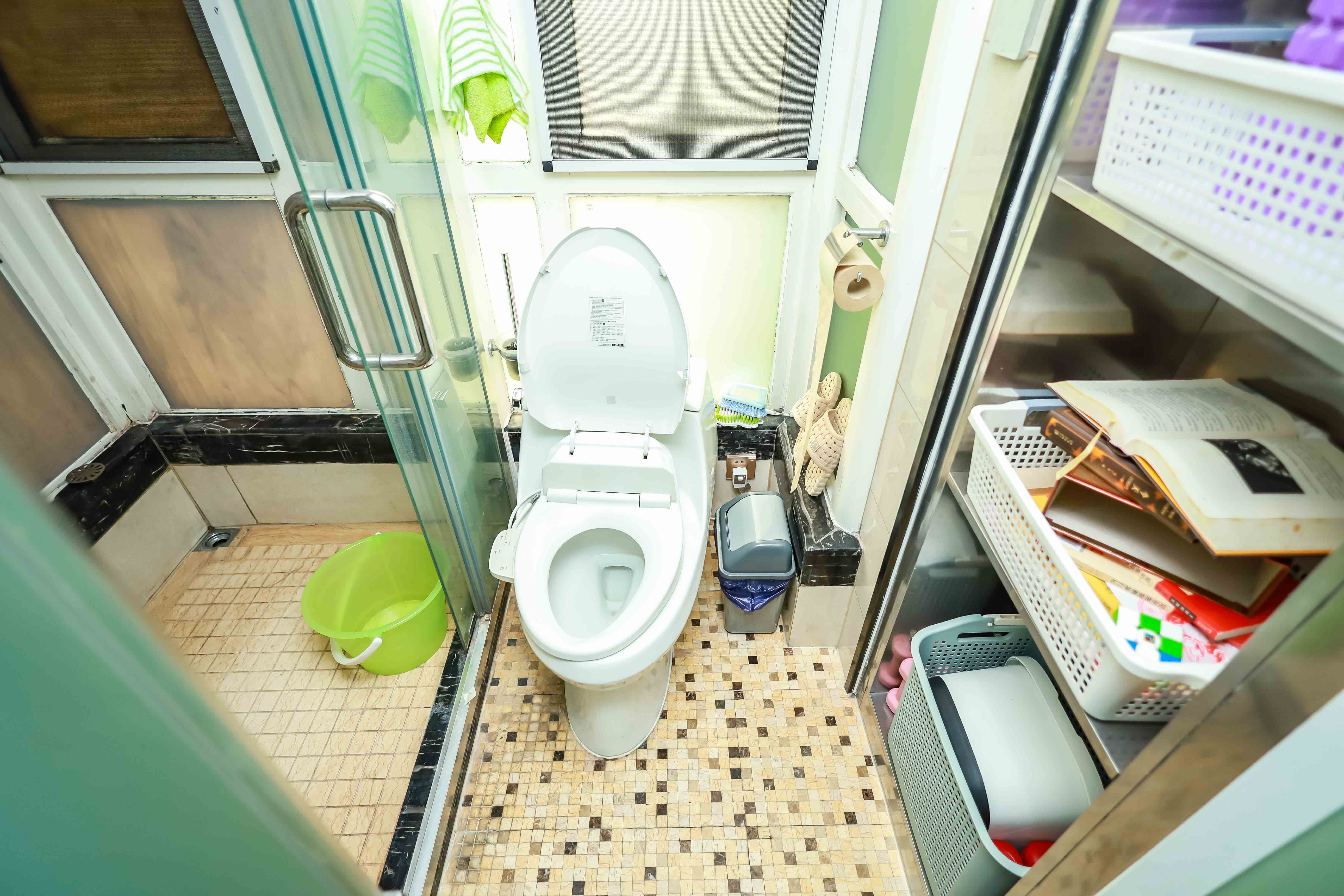 恒大华府  4室2厅2卫   199.00万卫生间