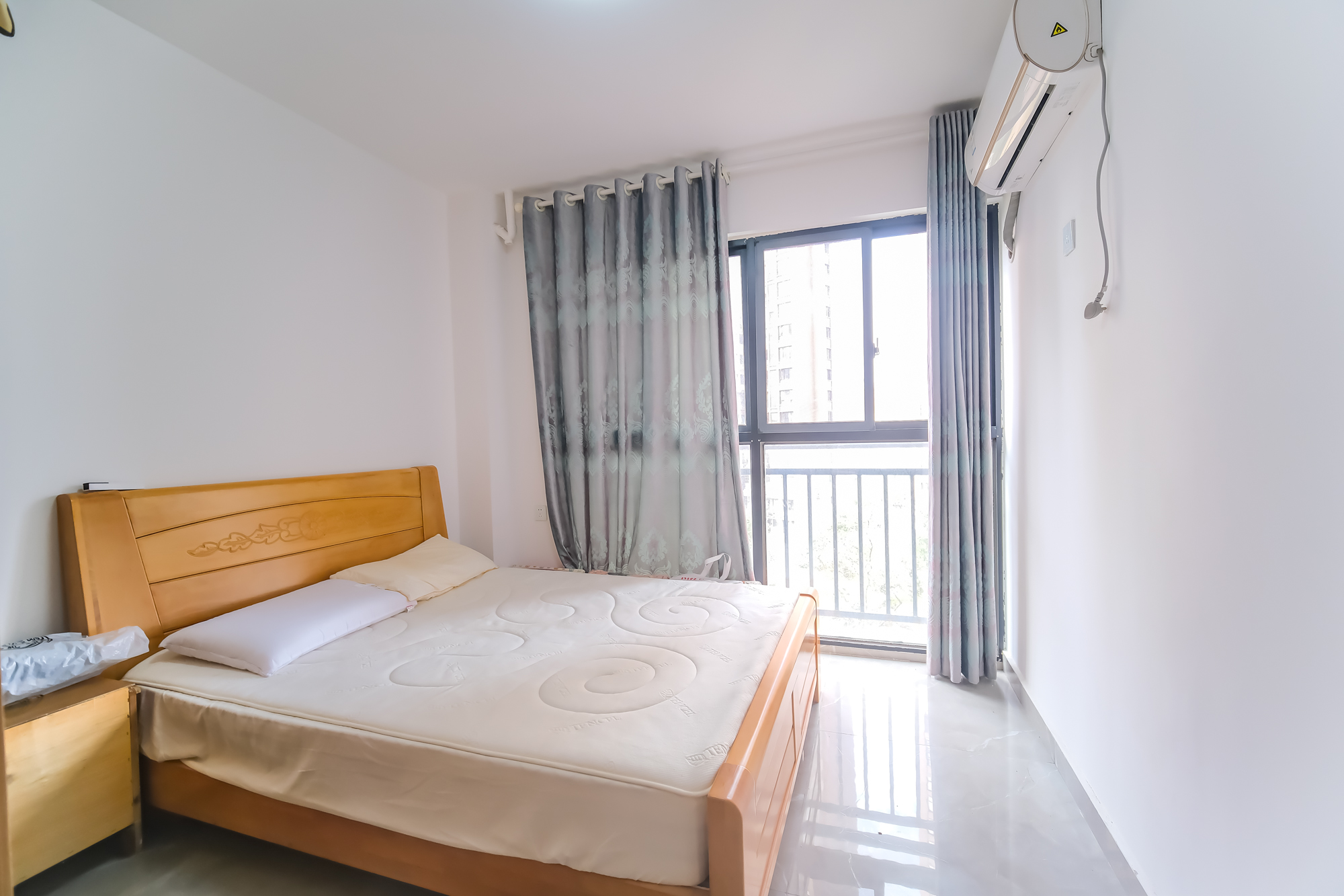 三一街区  3室2厅2卫   90.20万卧室