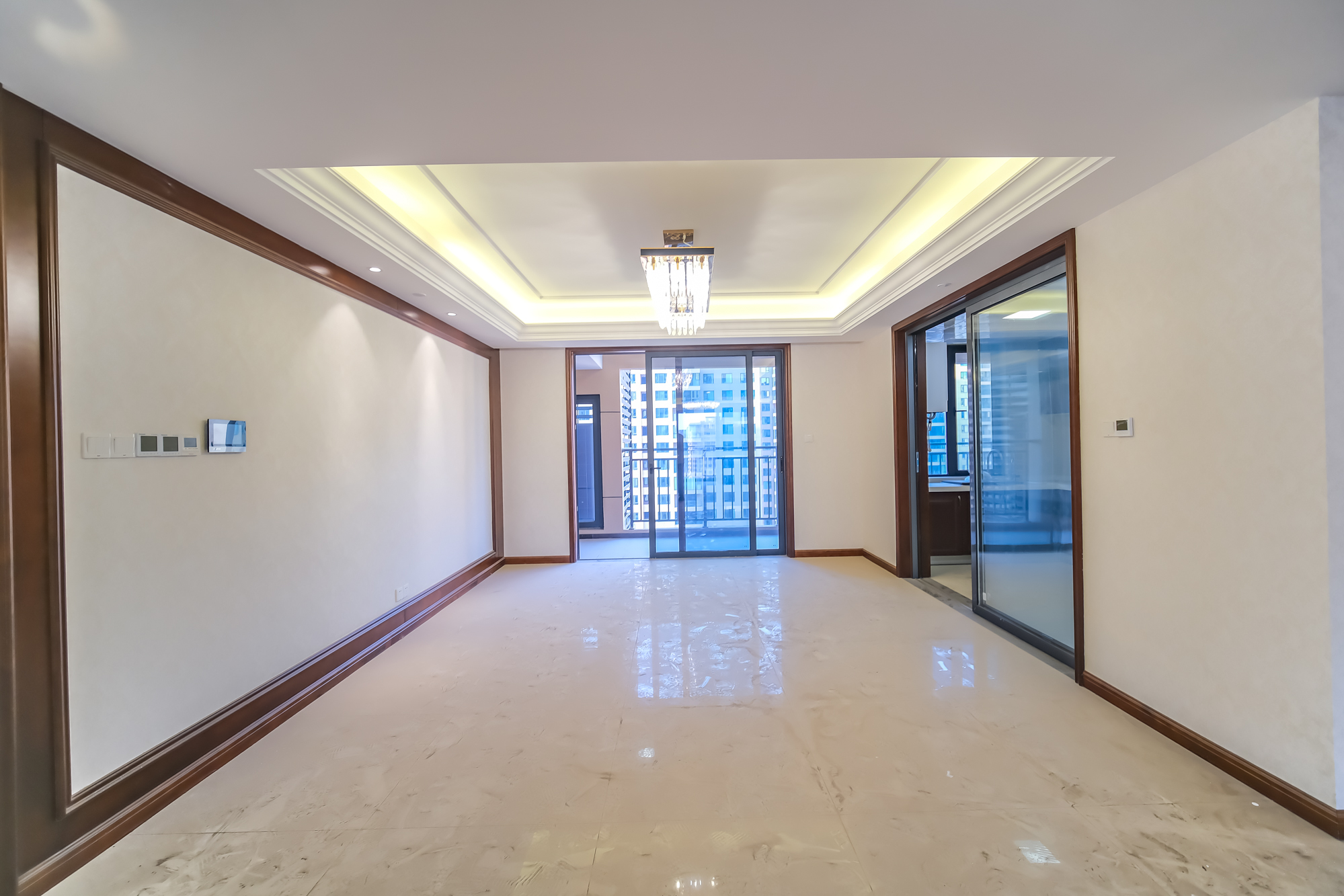 运达锦绣广场 6室2厅3卫 398.0万 运达锦绣广场 6室2厅3卫 398.0万客厅