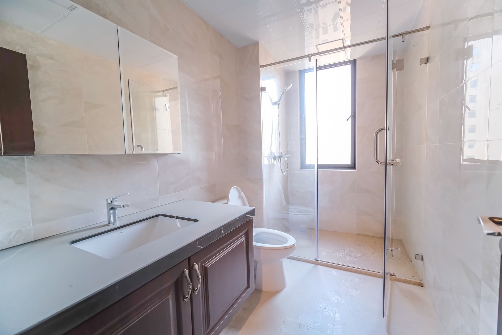 运达锦绣广场 6室2厅3卫 398.0万 运达锦绣广场 6室2厅3卫 398.0万卫生间