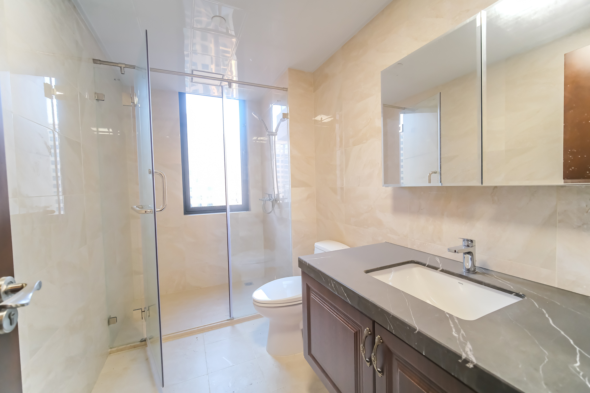 运达锦绣广场  6室2厅3卫    398.0万卫生间