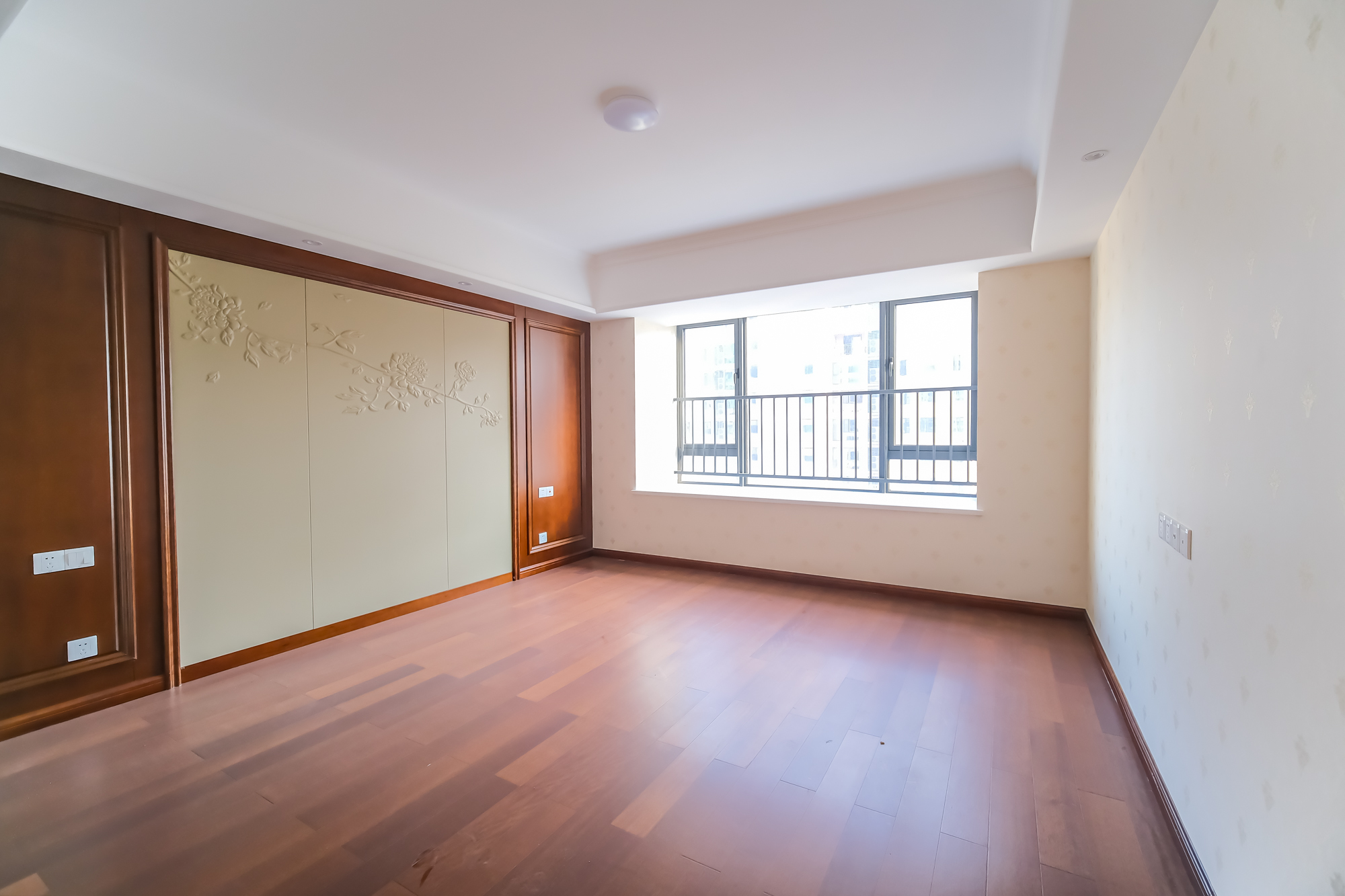 运达锦绣广场  6室2厅3卫    398.0万卧室