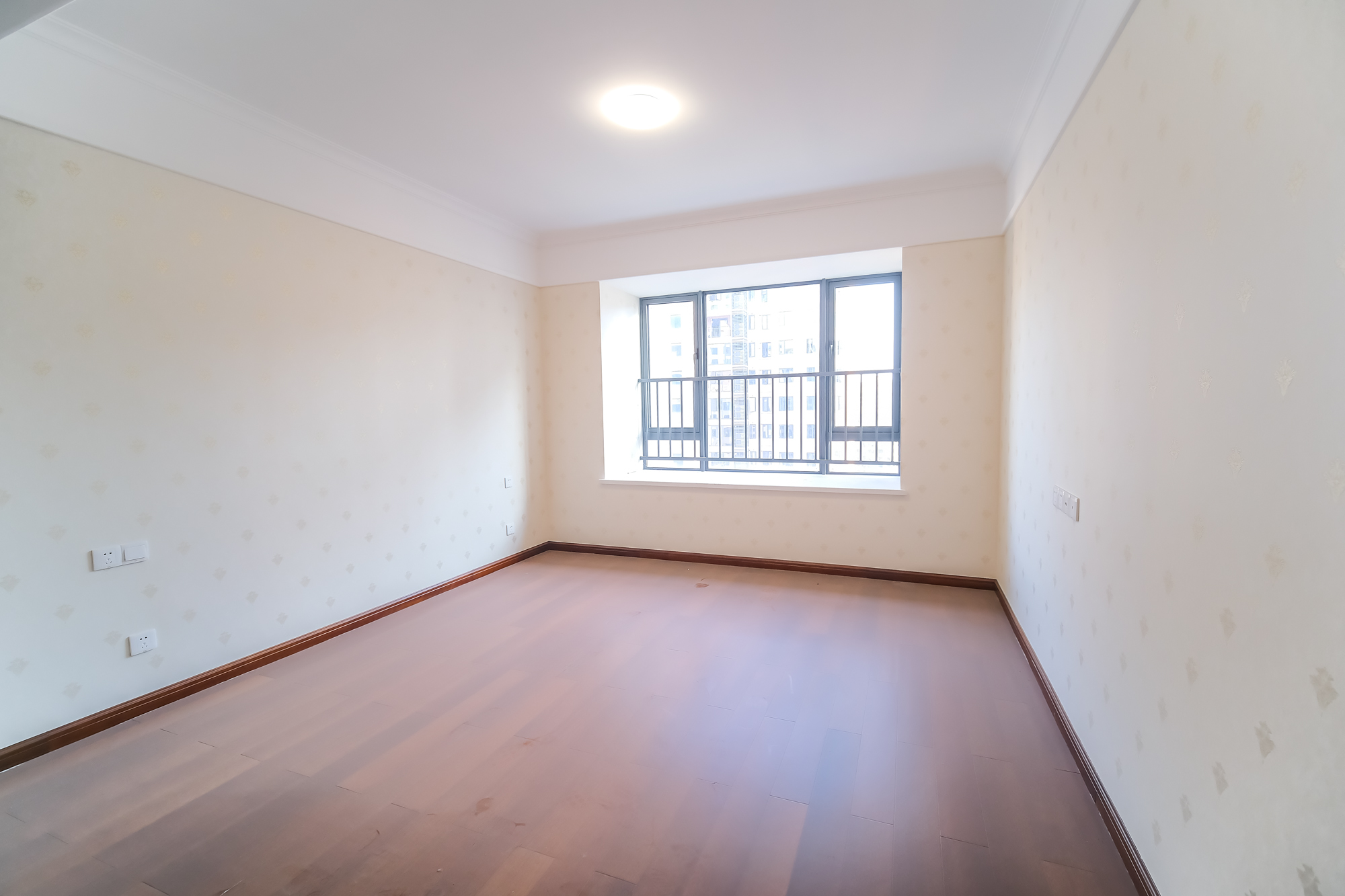 运达锦绣广场  6室2厅3卫    398.0万卧室