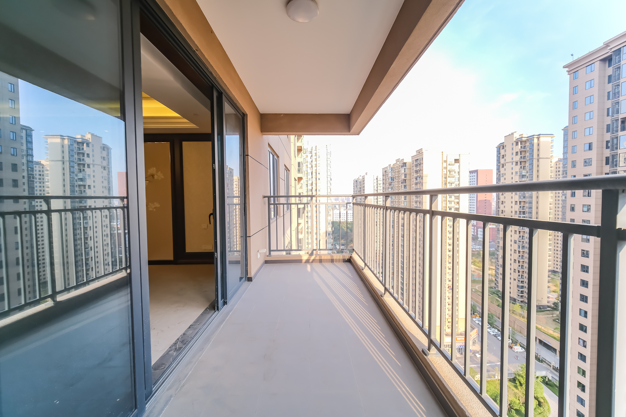 运达锦绣广场 6室2厅3卫 398.0万 运达锦绣广场 6室2厅3卫 398.0万阳台