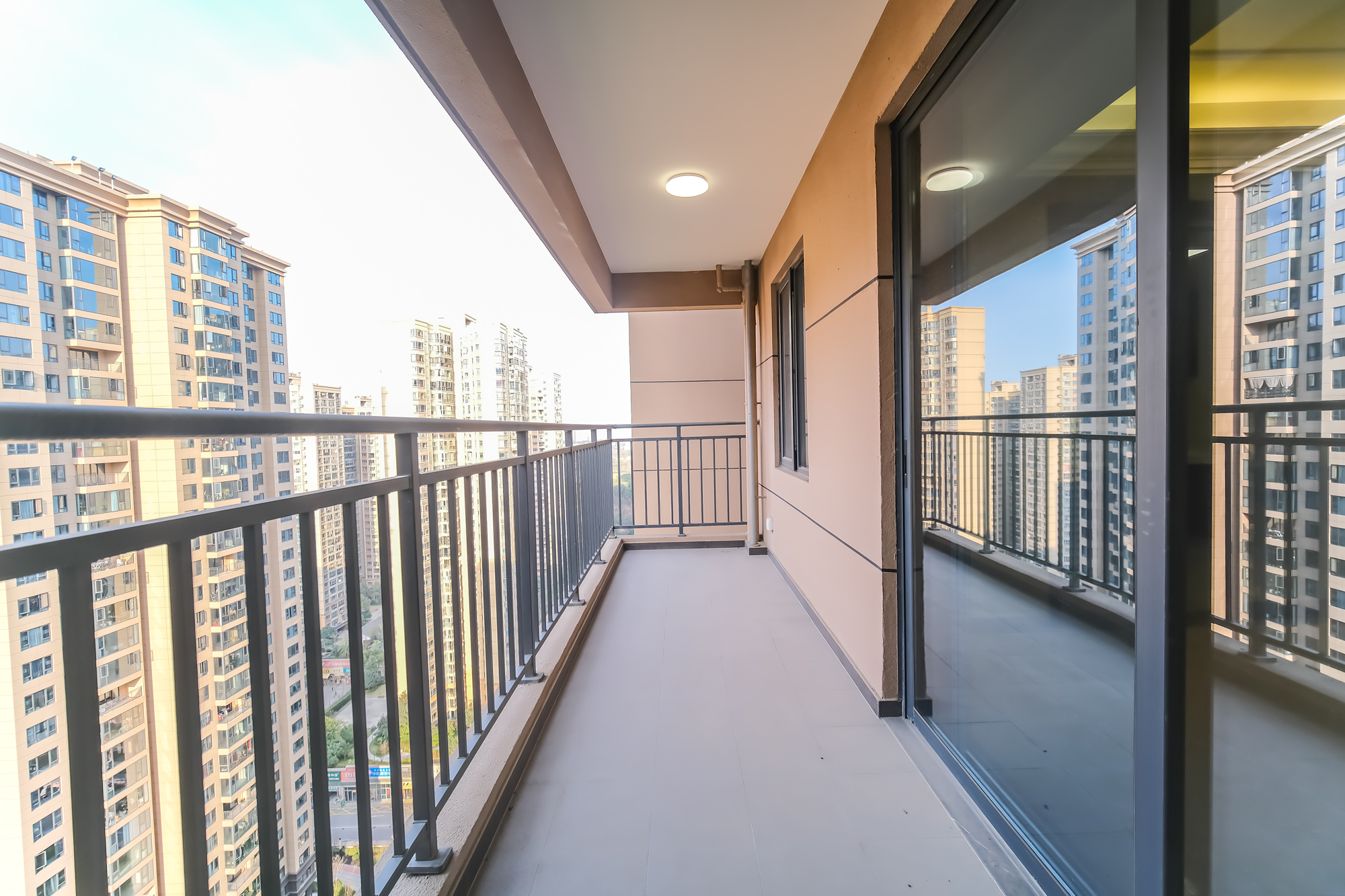 运达锦绣广场 6室2厅3卫 398.0万 运达锦绣广场 6室2厅3卫 398.0万阳台