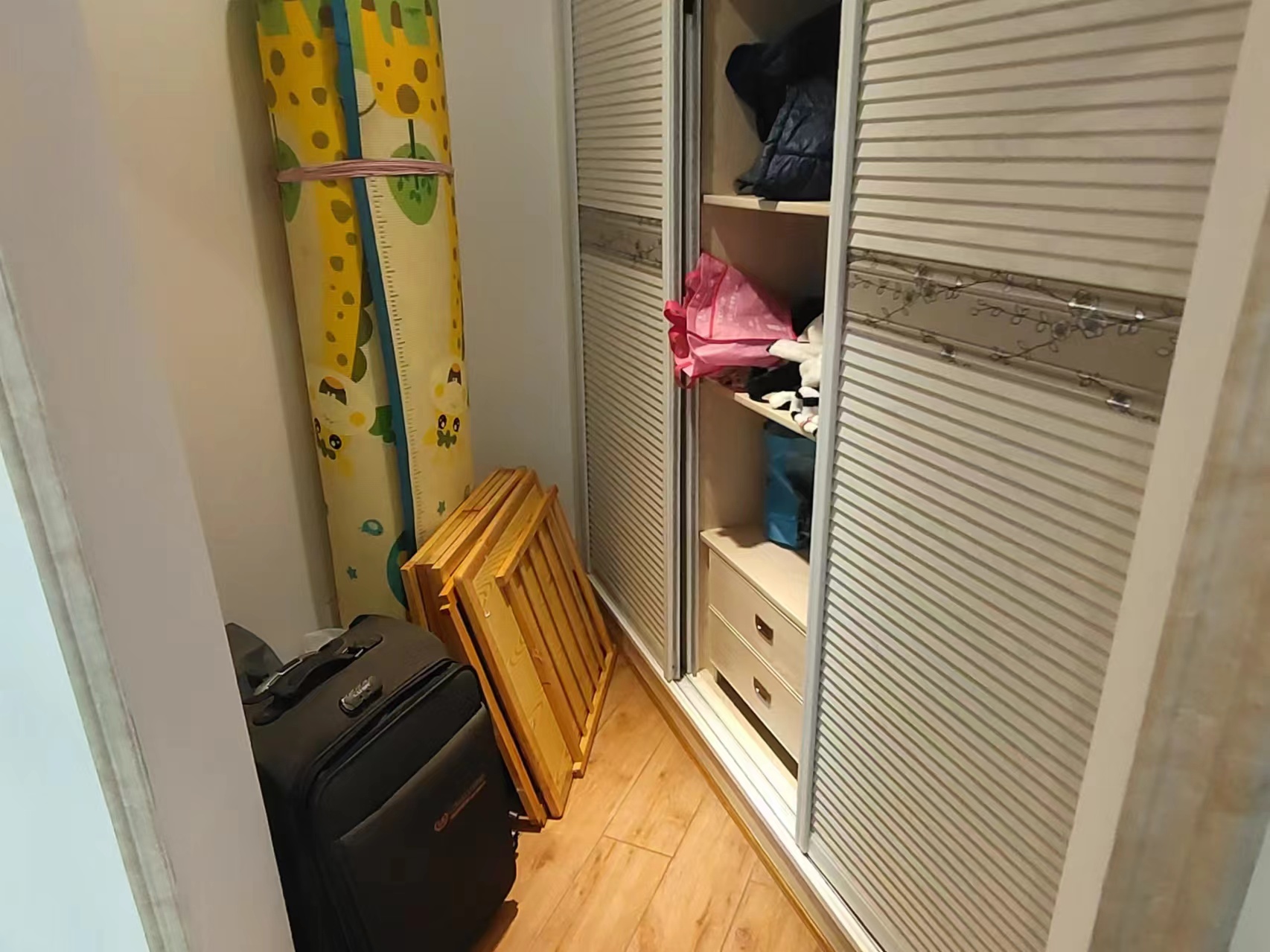 莱茵小镇 4室2厅2卫 62.0万 莱茵小镇 4室2厅2卫 62.0万室内图