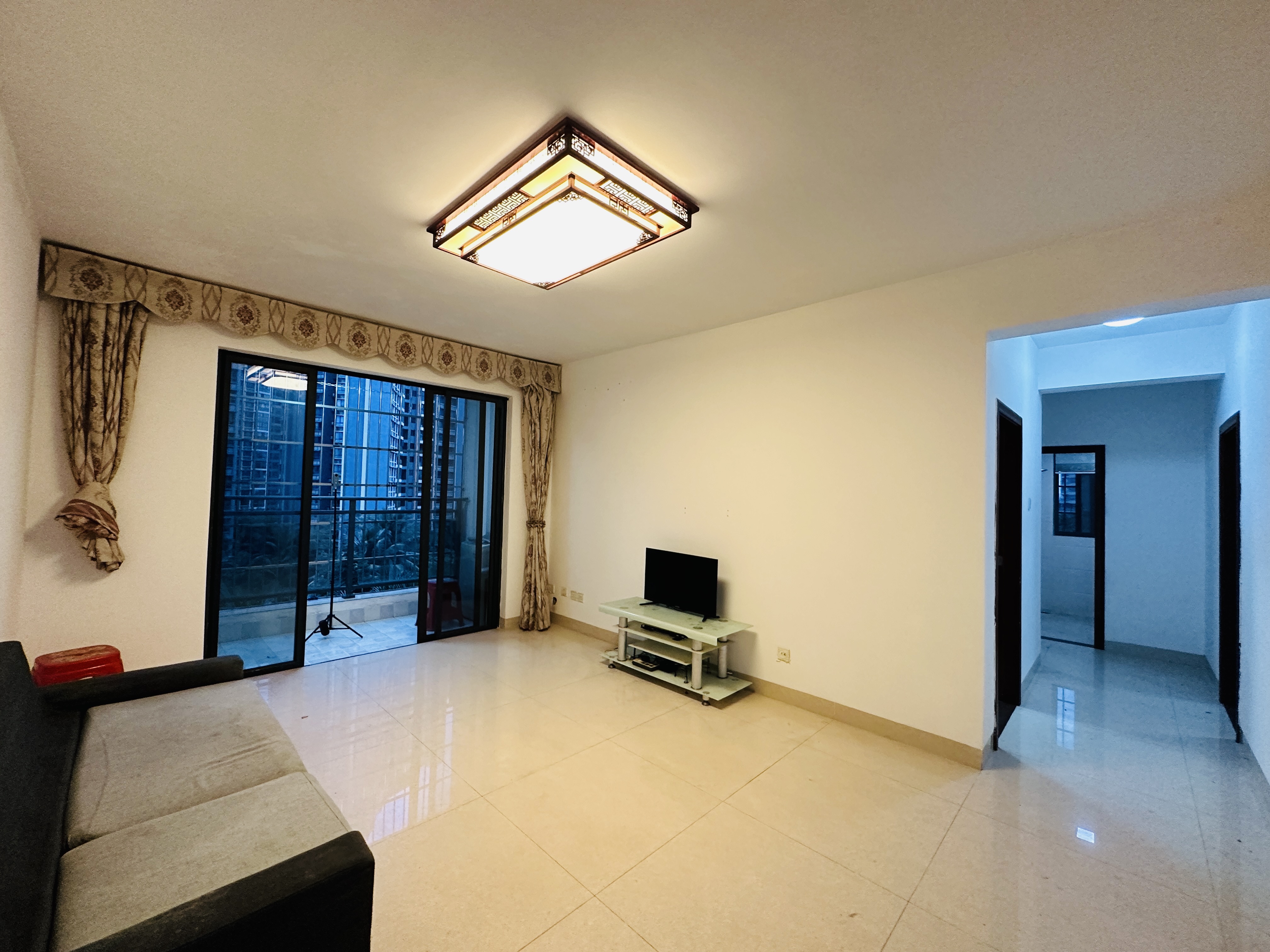 家顺花园 3室2厅2卫 137.0万 家顺花园 3室2厅2卫 137.0万客厅