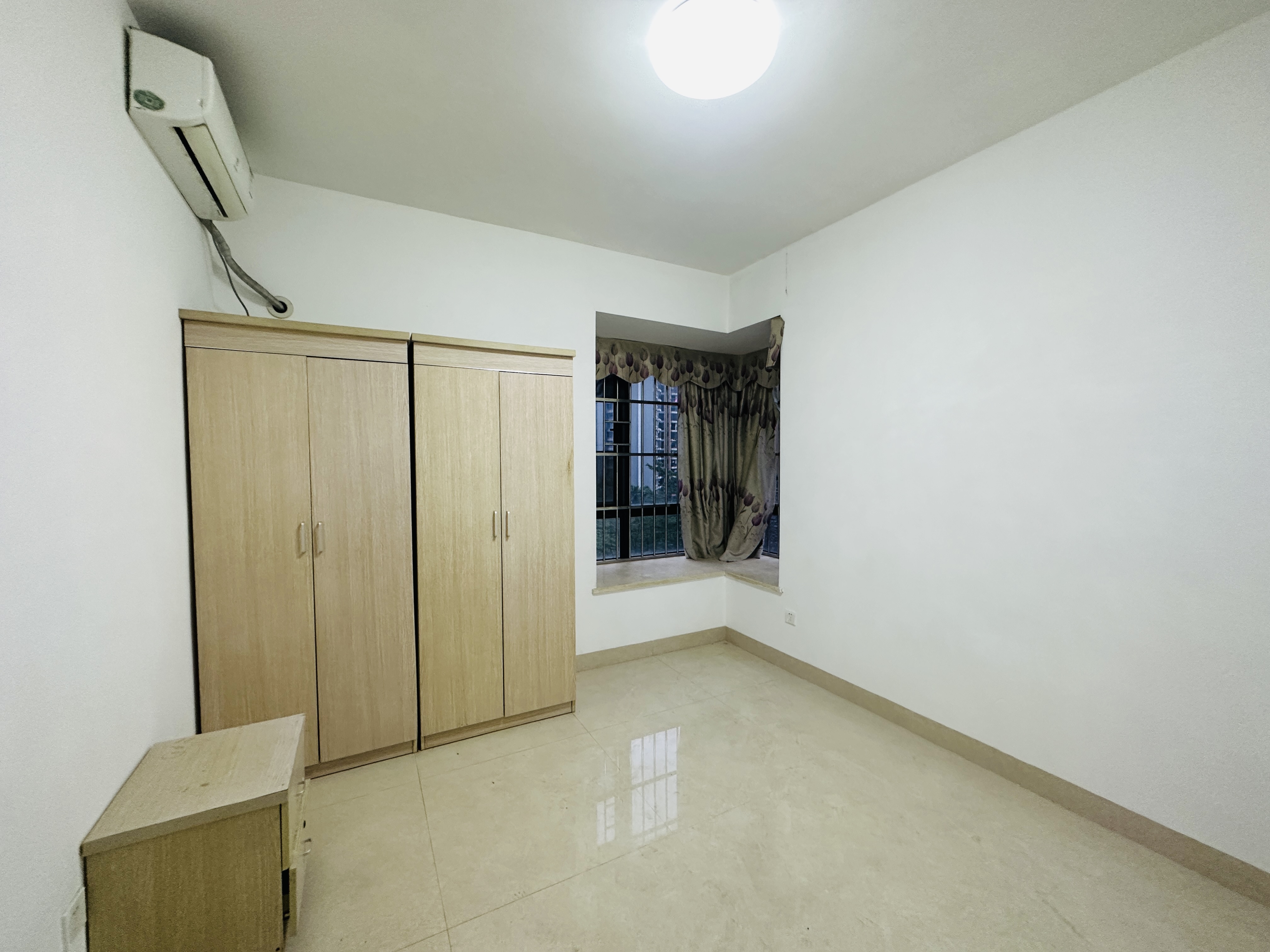 家顺花园 3室2厅2卫 137.0万 家顺花园 3室2厅2卫 137.0万卧室