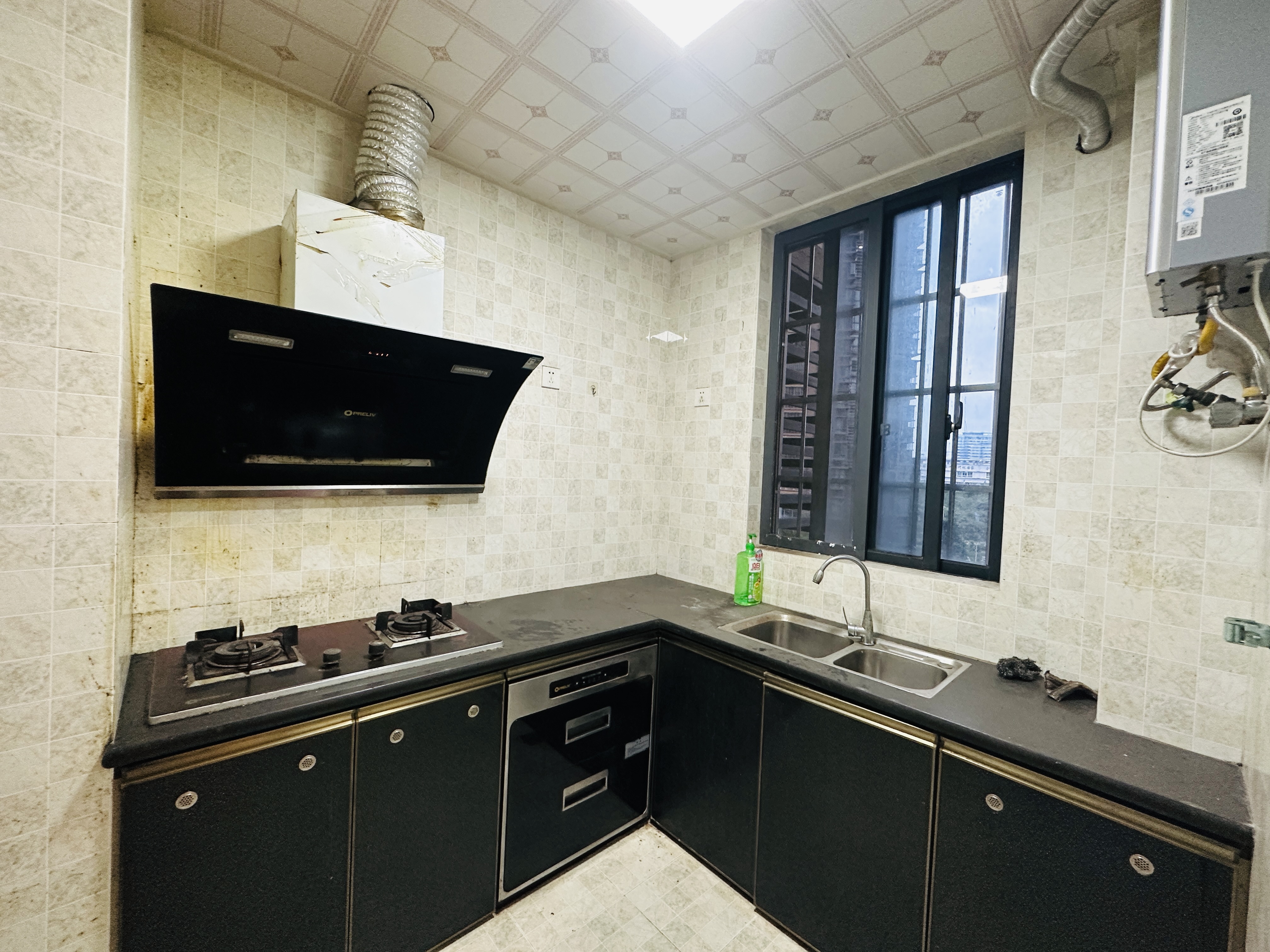 家顺花园 3室2厅2卫 137.0万 家顺花园 3室2厅2卫 137.0万厨房