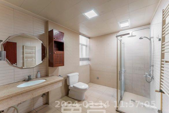 华银园  5室2厅2卫   6200.00元/月室内图